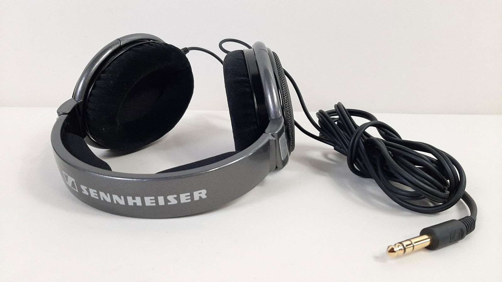 Sennheiser HD650 Headphones (1 of 4)