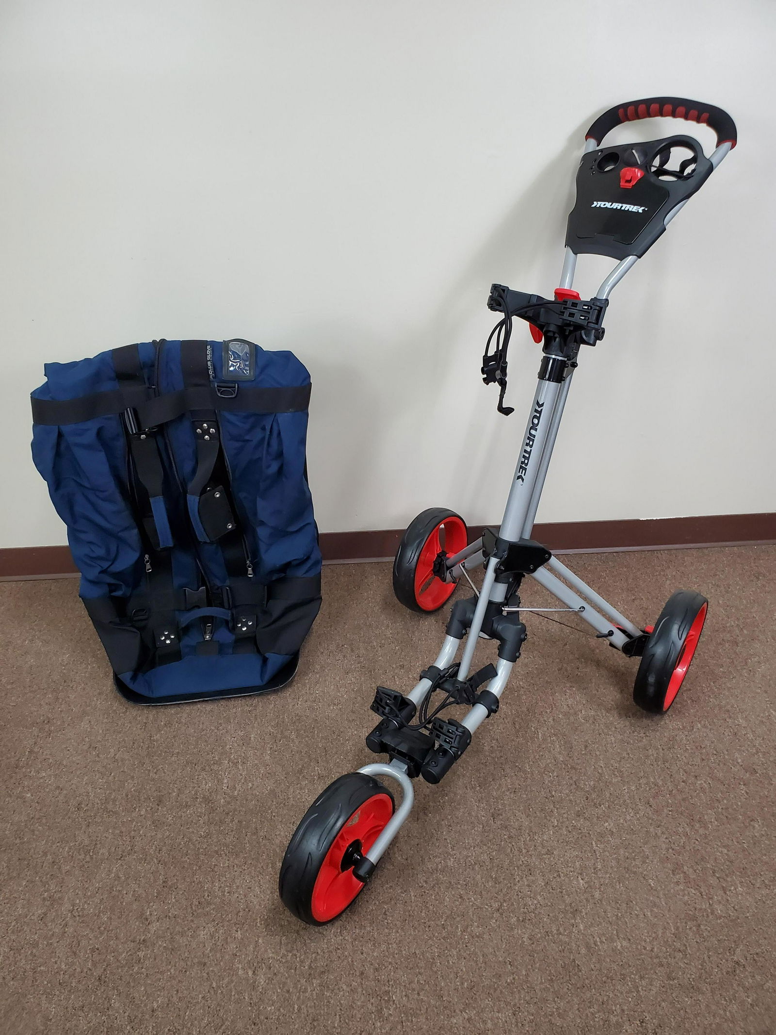 Club Glove Golf Bag & Tour Trek Caddy (1 of 6)