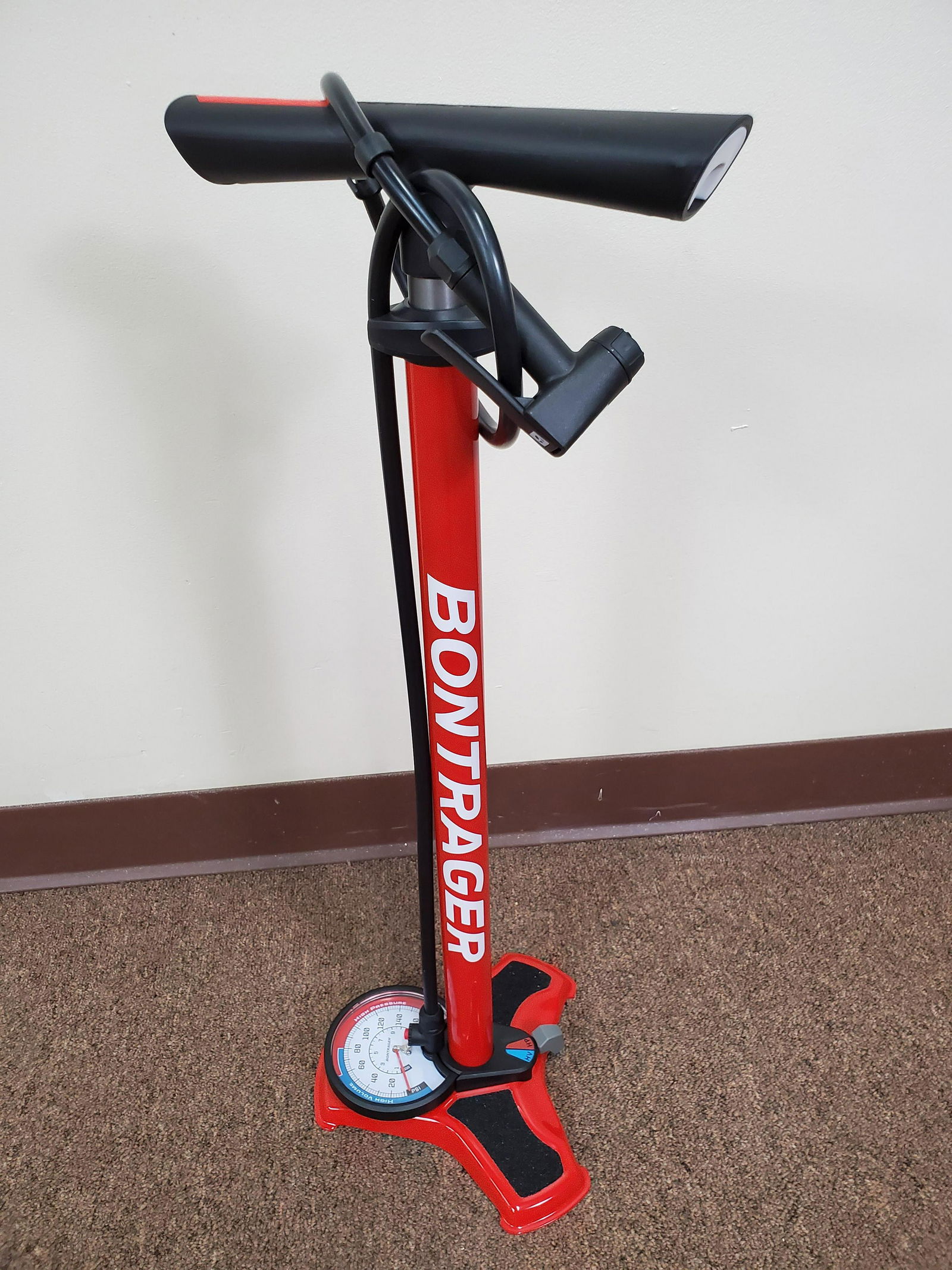 Bontrager Tire Pump (1 of 4)