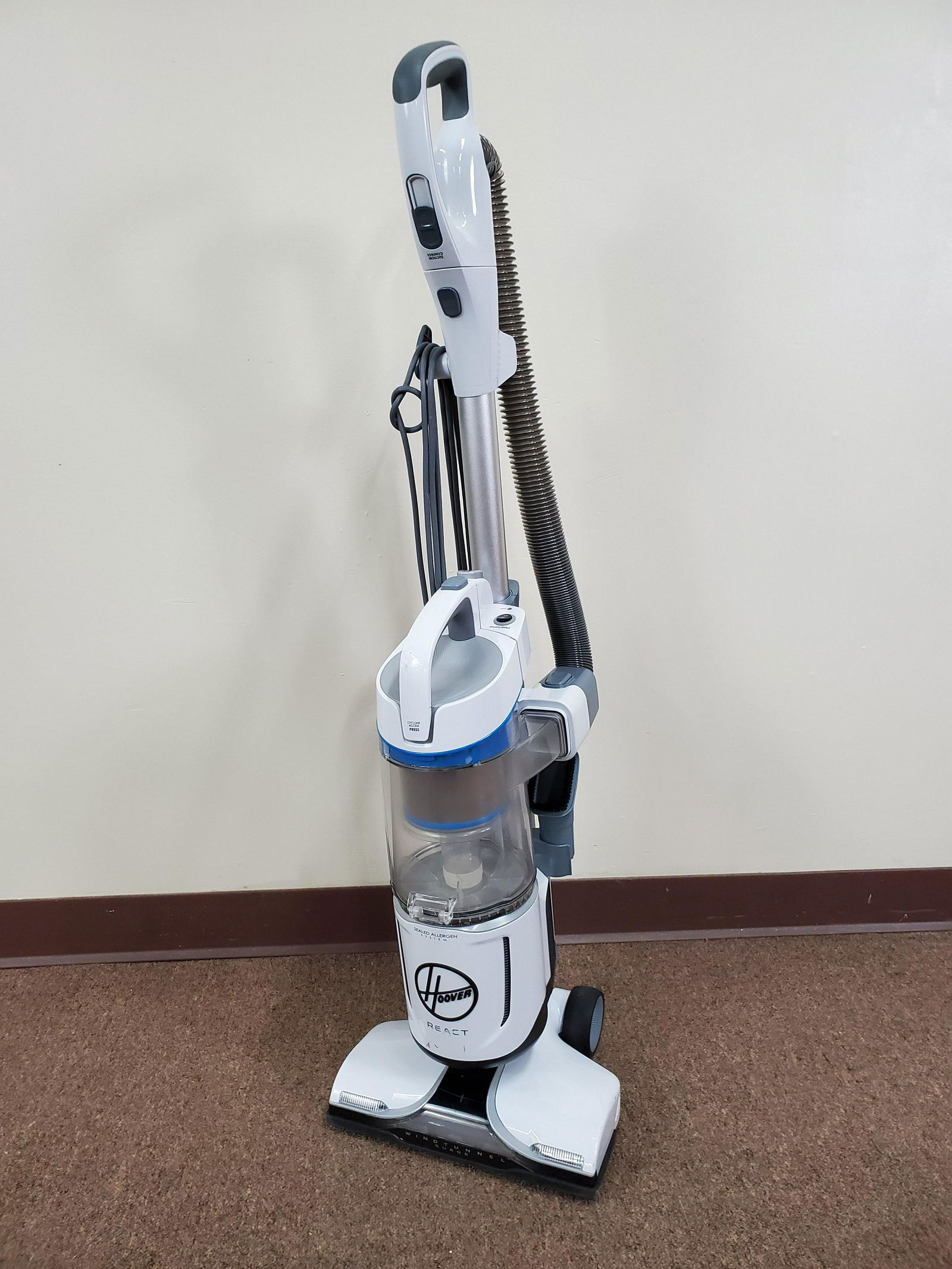Hoover React Upright Vaccum (1 of 3)