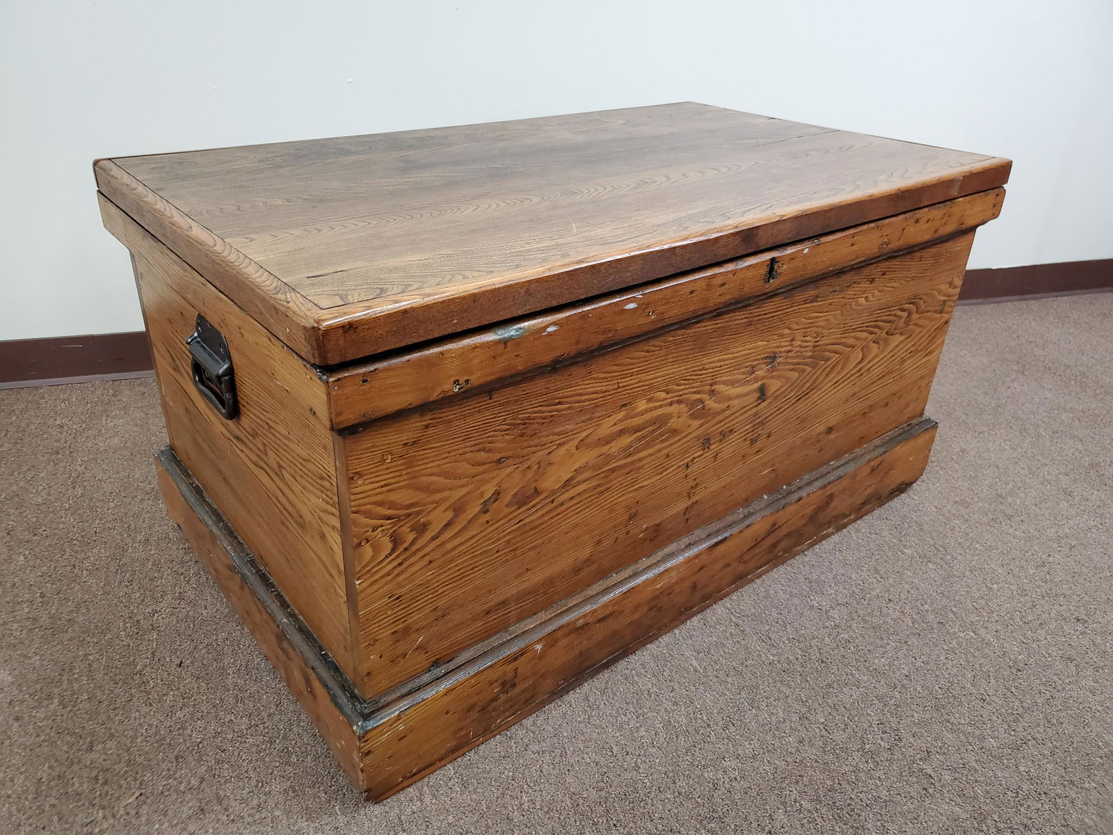 Large Carpenters Chest (1 of 5)