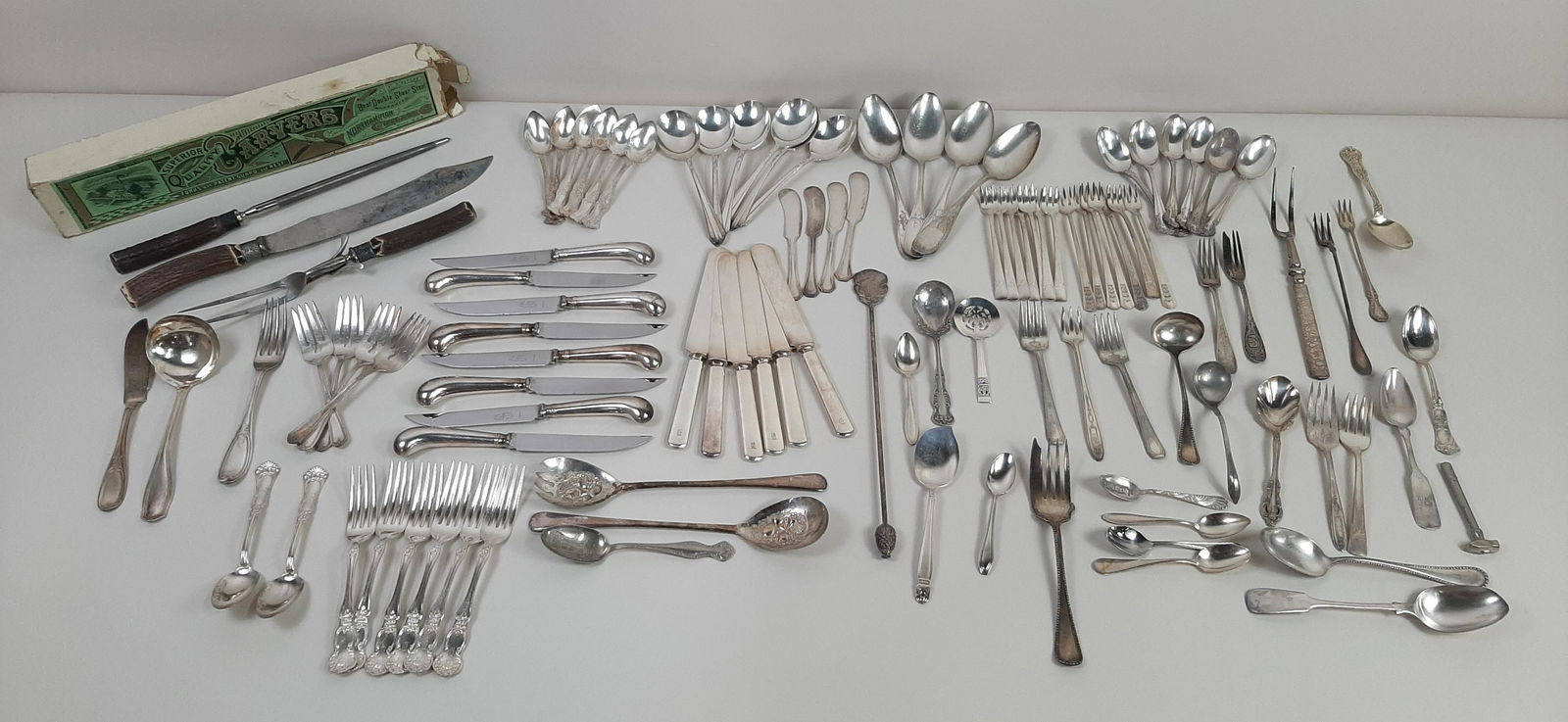 100 Pcs Silver Plate Flatware incl. Northampton Carvers (1 of 9)