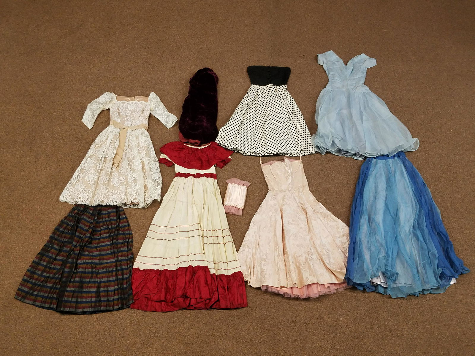 9 Pcs Vintage Woman's Clothing (1 of 8)