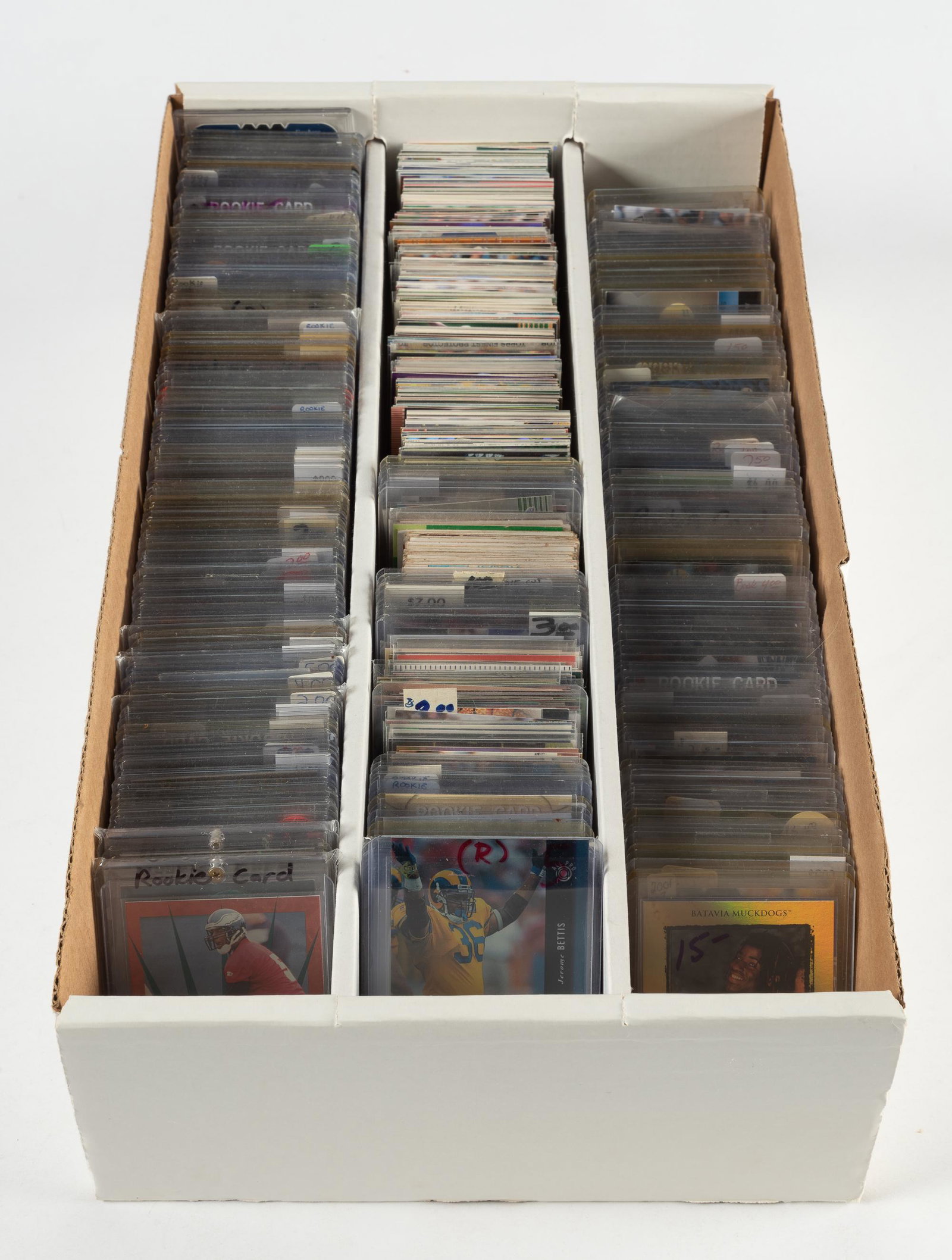 Over 600 Football Cards: DESCRIPTION: Includes stars and rookies McNabb, Tomlinson, Buress, Stallworth, P. Manning, Moss, Rodgers, and more. CONDITION: Very good. IMPORTANT: Before bidding, please read the terms and condition