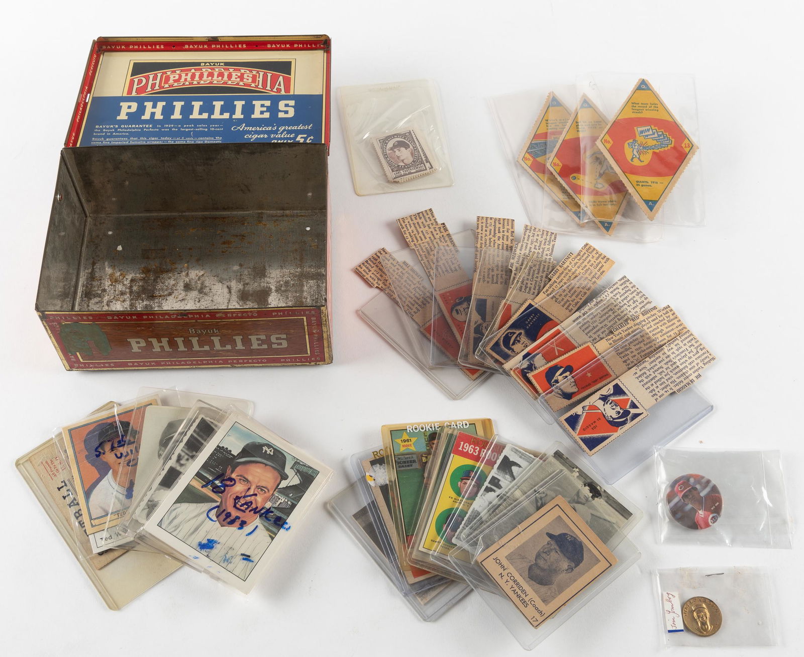 Vintage Phillies Tin with Cards (1 of 8)