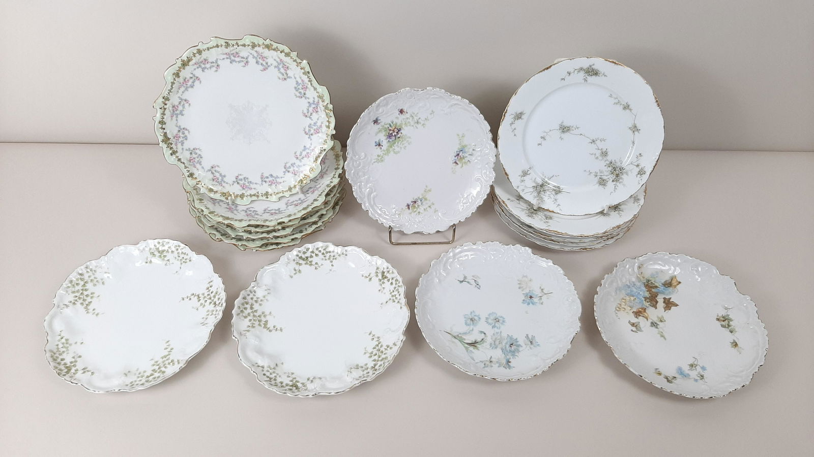 17 Pcs Plates incl. Limoges (1 of 9)