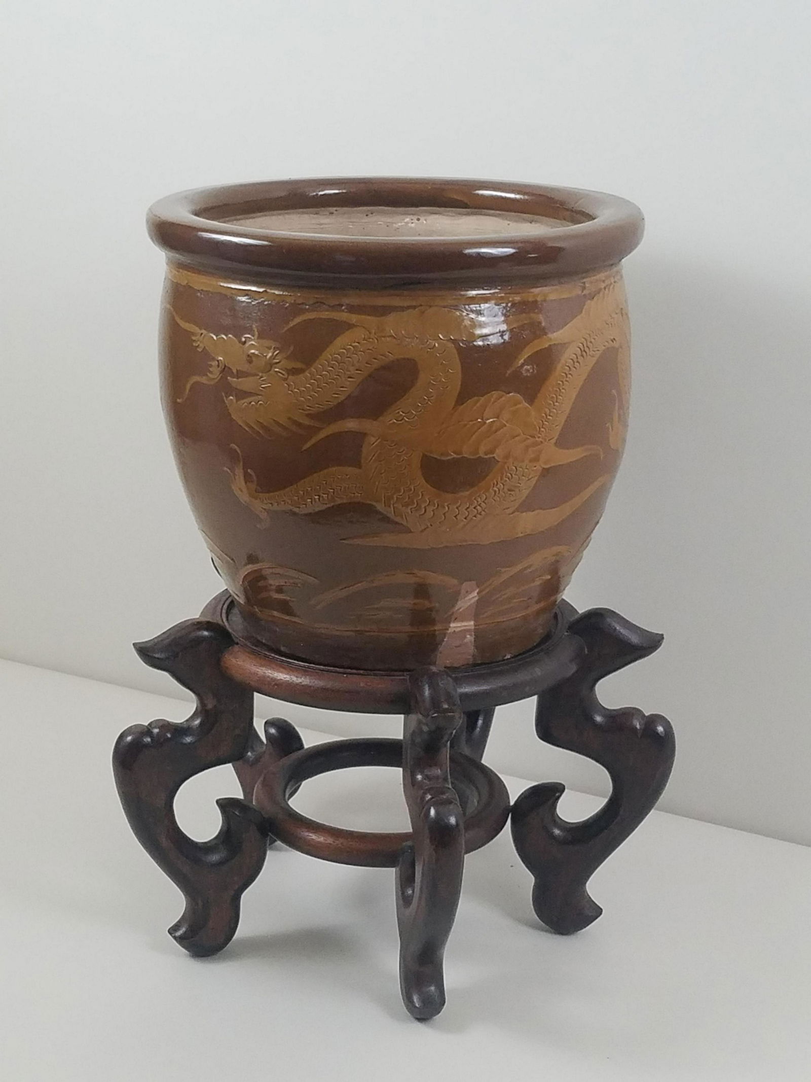 Dragon Planter on Stand (1 of 2)