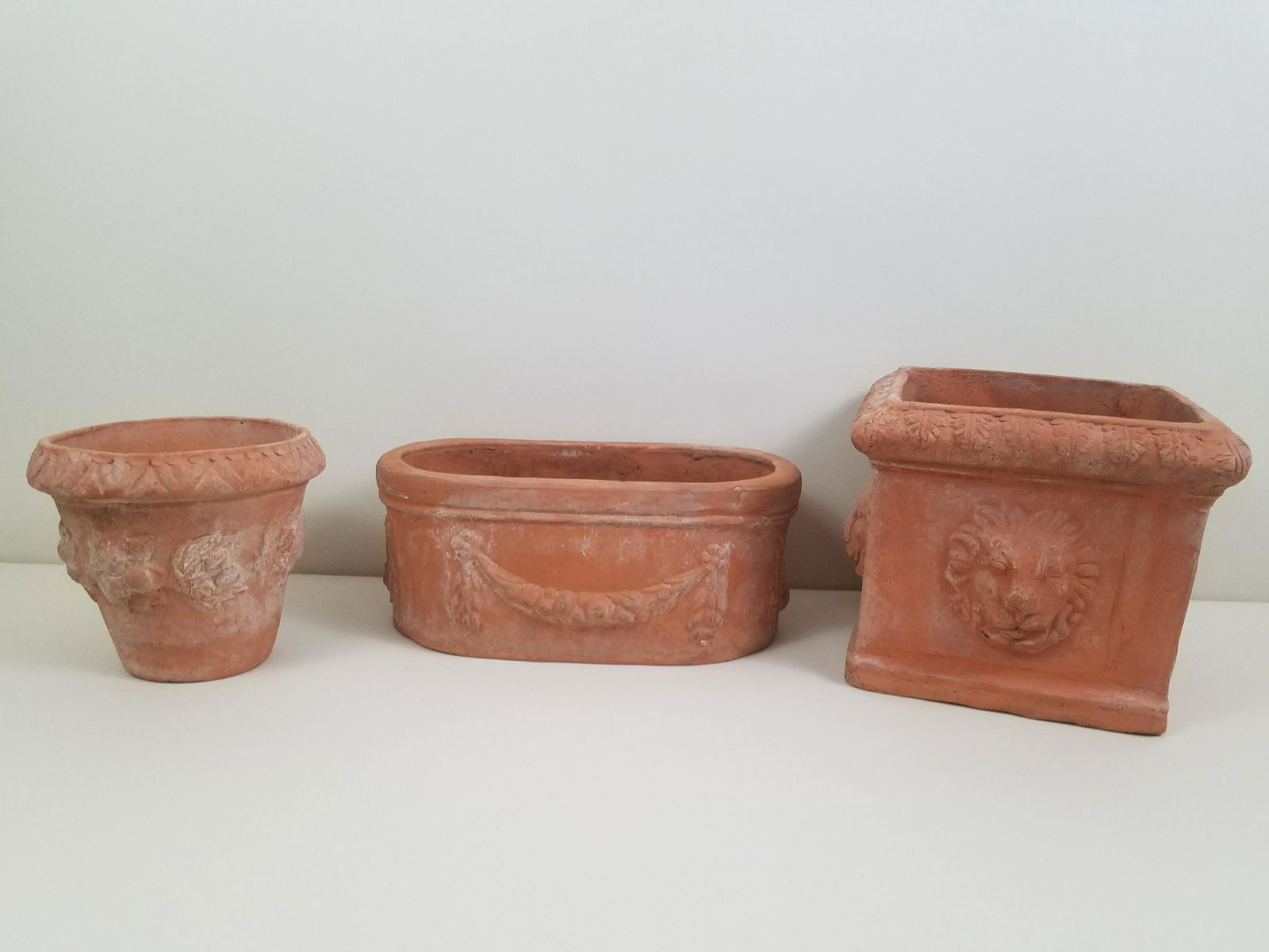 3 Terracotta Planters incl Lion (1 of 2)