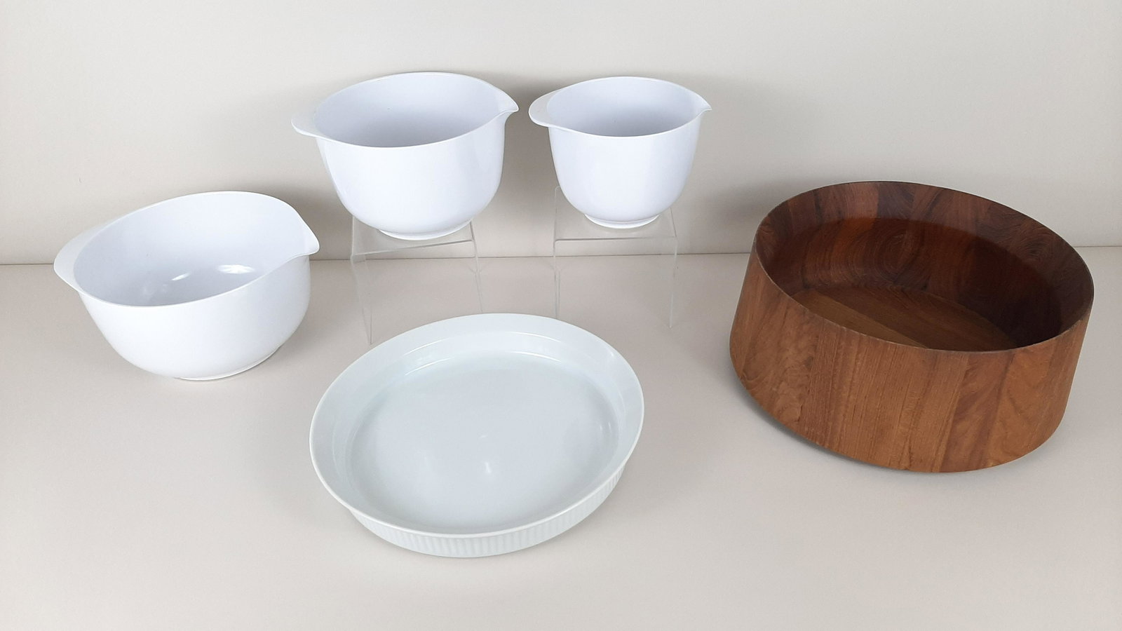 Dansk and Rosti Kitchenware: Dansk wood salad and platter: 12½" to 13½" diameter. Rosti nesting bowls: 6½" to 9½" diameter. IMPORTANT: Before bidding, please read the terms and conditions. When you registered for the auction 