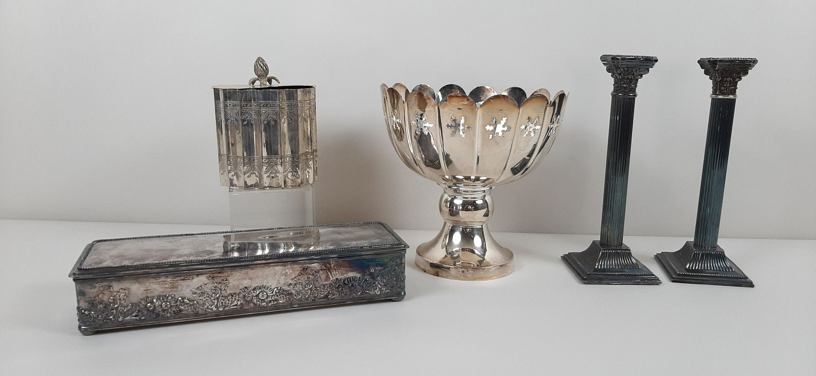 5 Pcs Silverplate incl. Glove Box and Candlesticks (1 of 6)