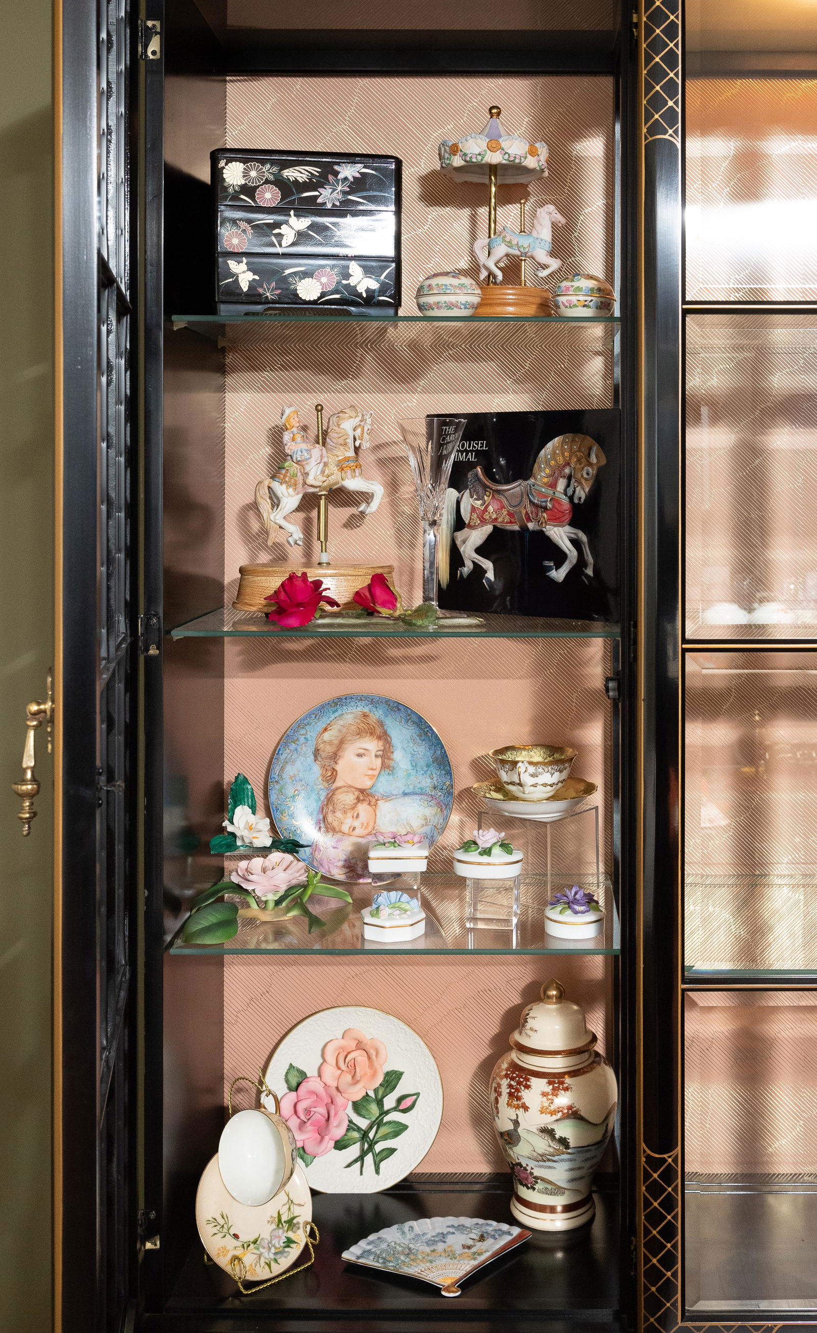 Approximately 20 pcs Decorative Items (1 of 5)