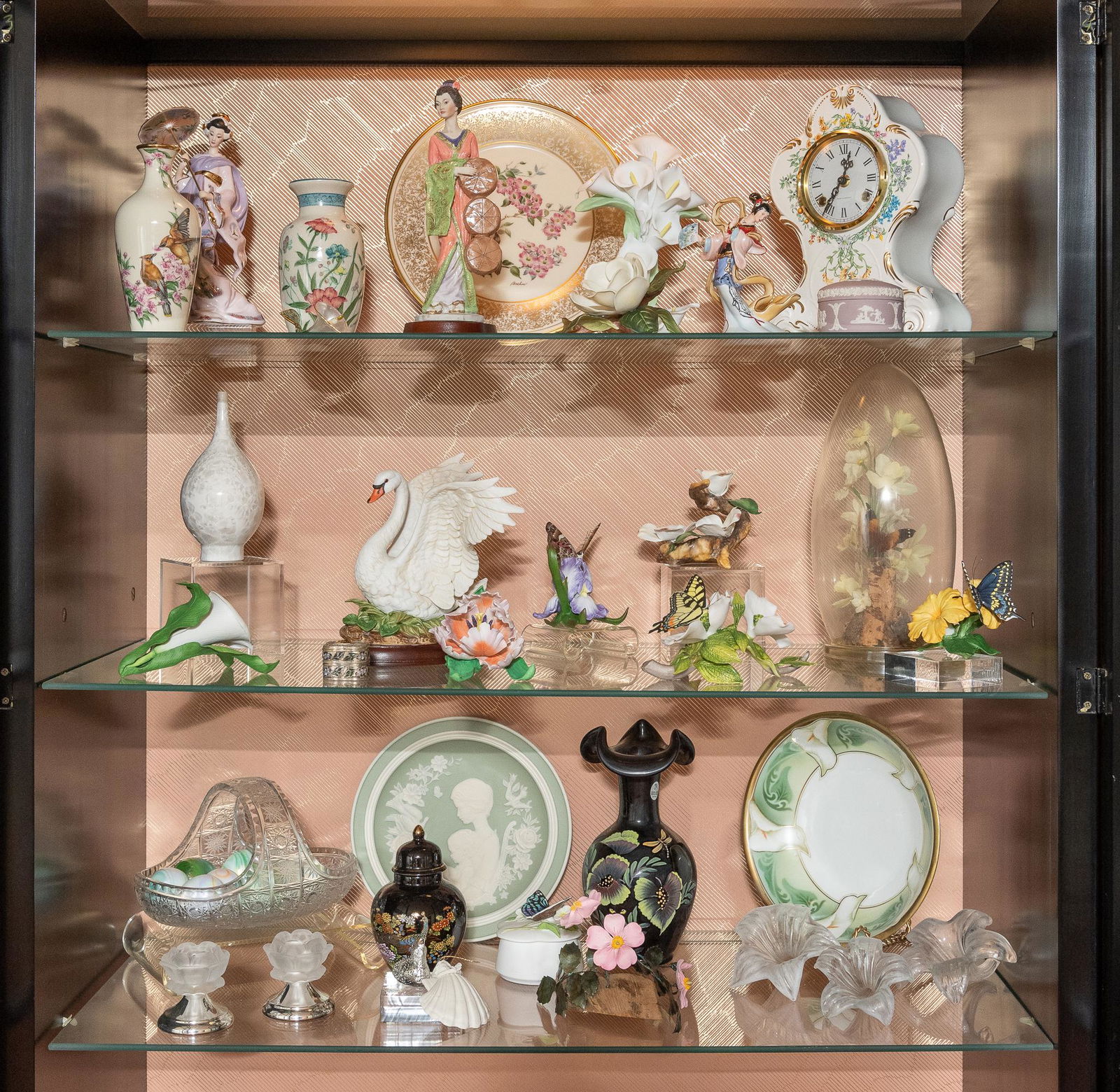 Approx 30 pcs Decorative Items (1 of 4)