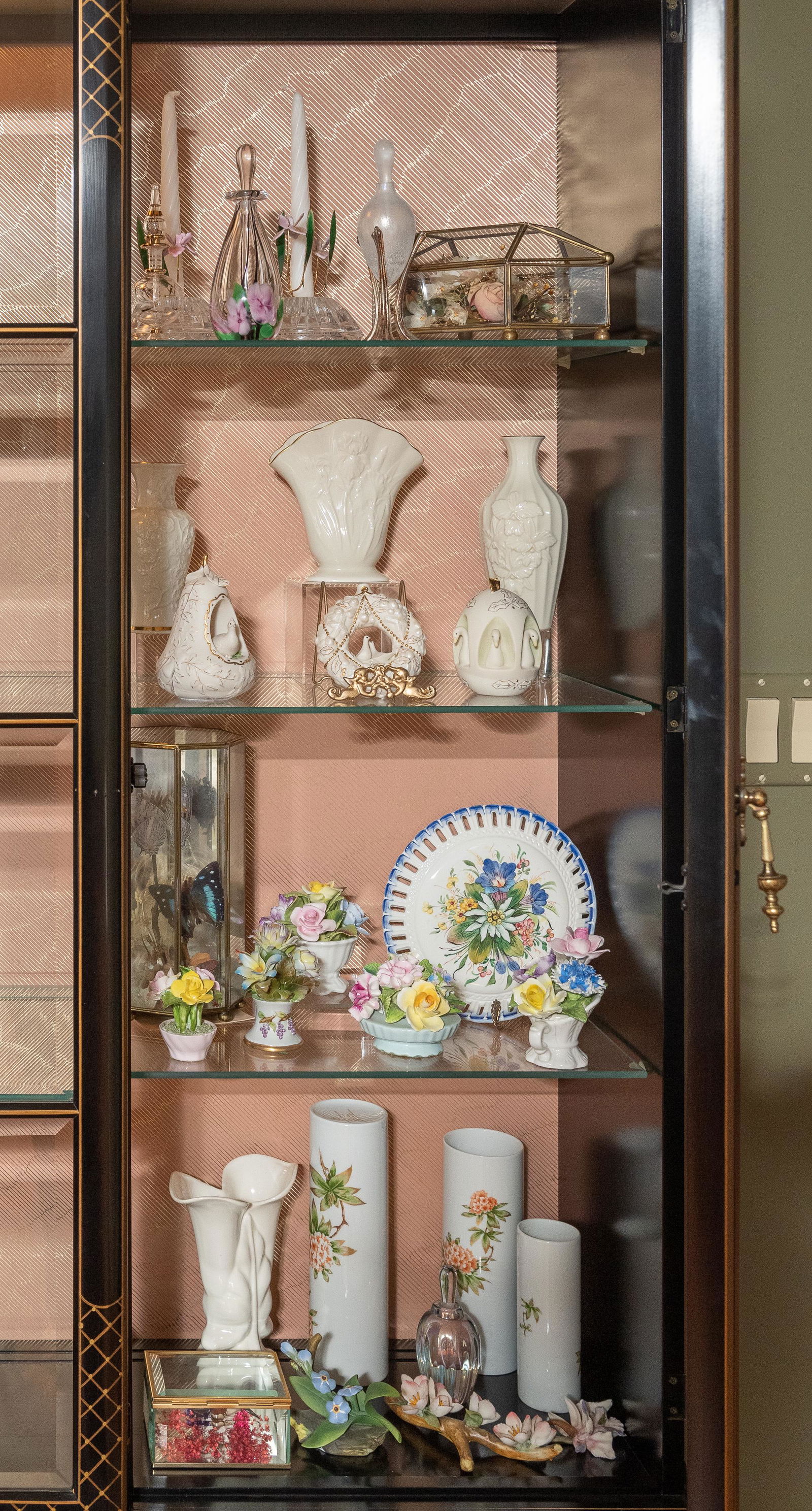 Approx 28 pcs Decorative Items (1 of 5)