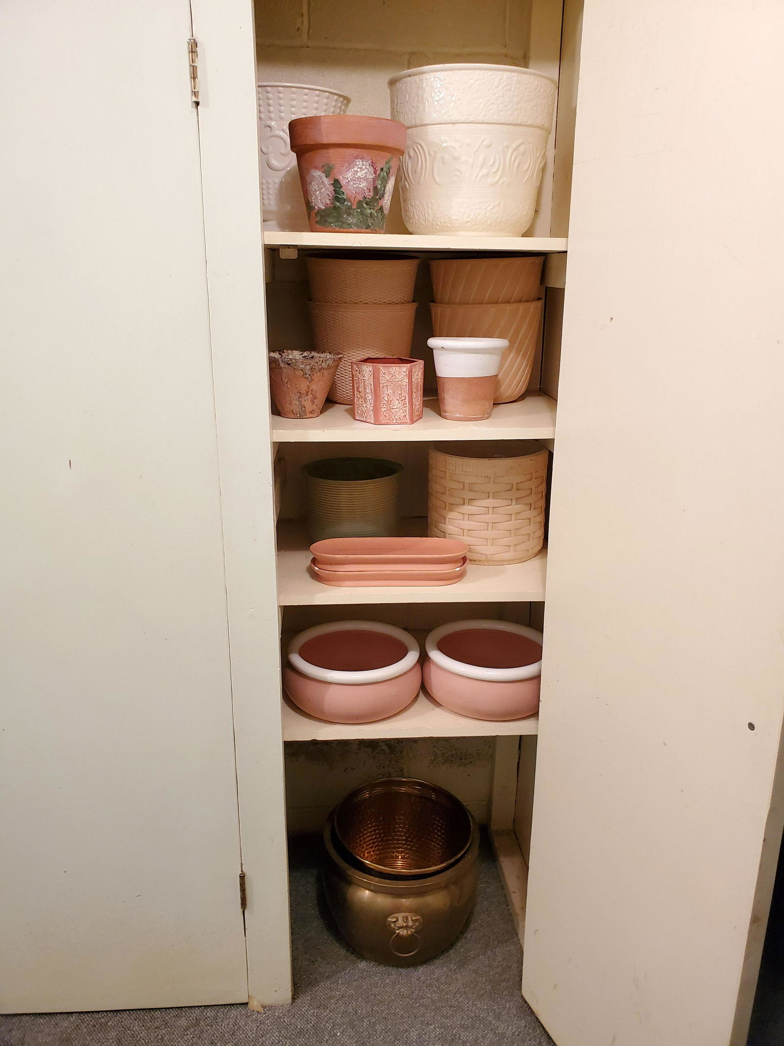 Lot Of 18 Planters (1 of 1)