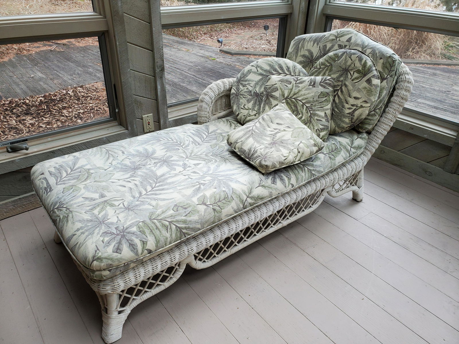 Wicker Lounge Chair (1 of 2)