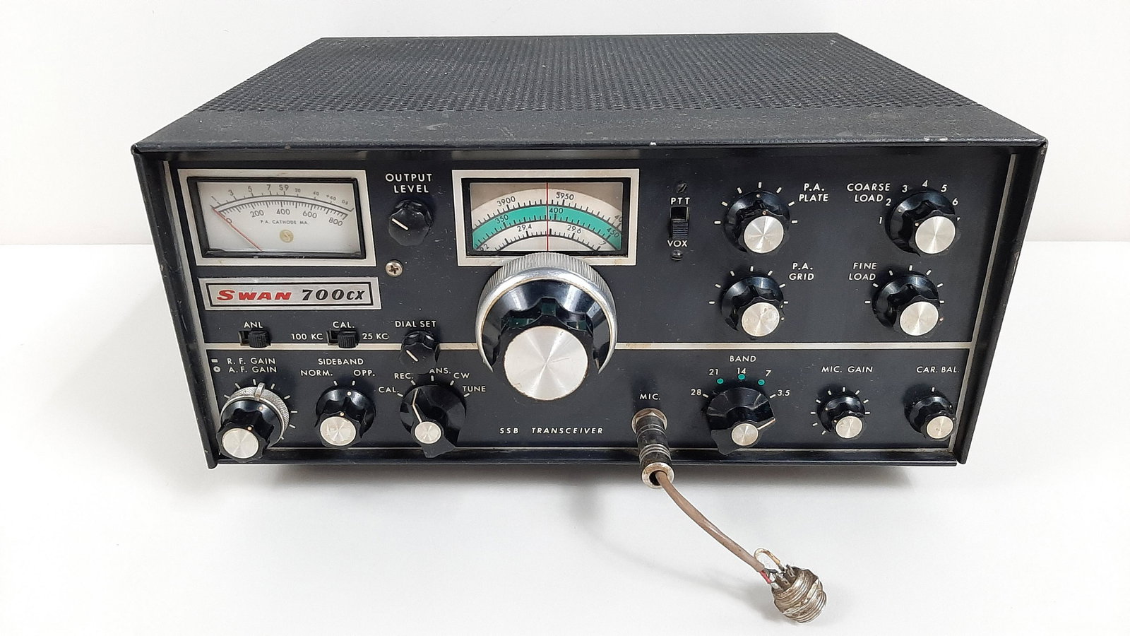 Swan Single Side Band Transceiver (1 of 3)