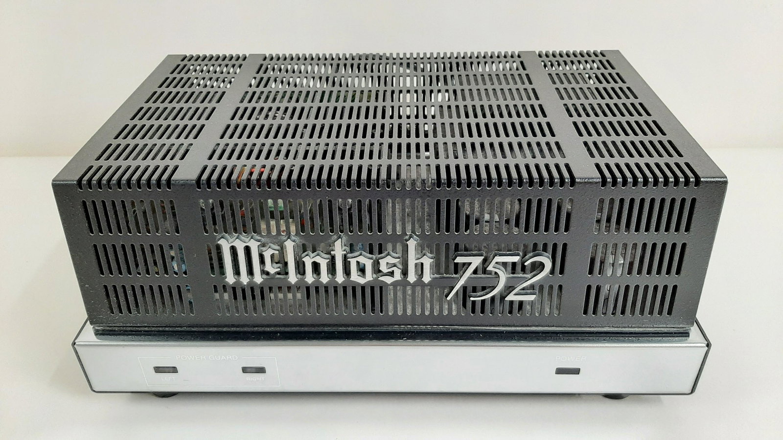 McIntosh MC 725 Stereo Power Amplifier (1 of 2)