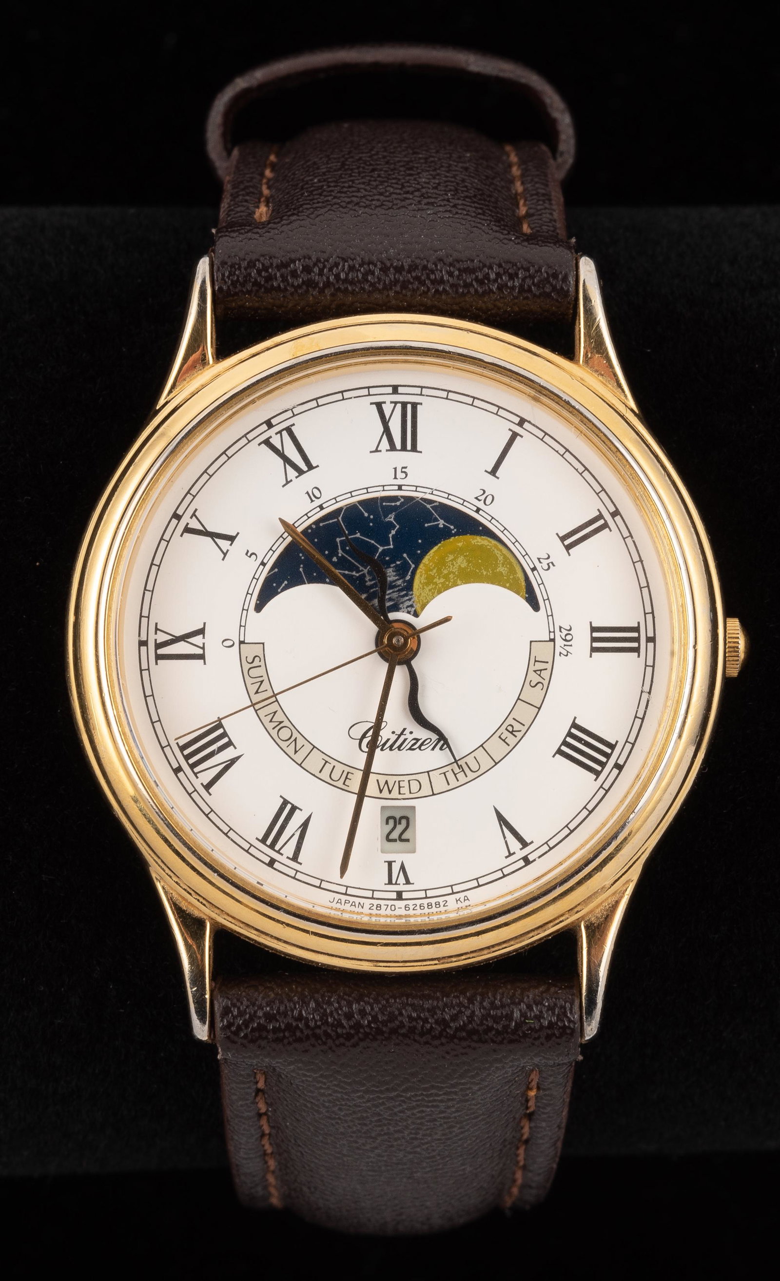 Citizen Moonphase Watch: 1-1/2" lug to lug. 8-1/2" leather band. Untested. IMPORTANT: Before bidding, please read the terms and conditions. When you registered for the auction you agreed to these terms and will be required to
