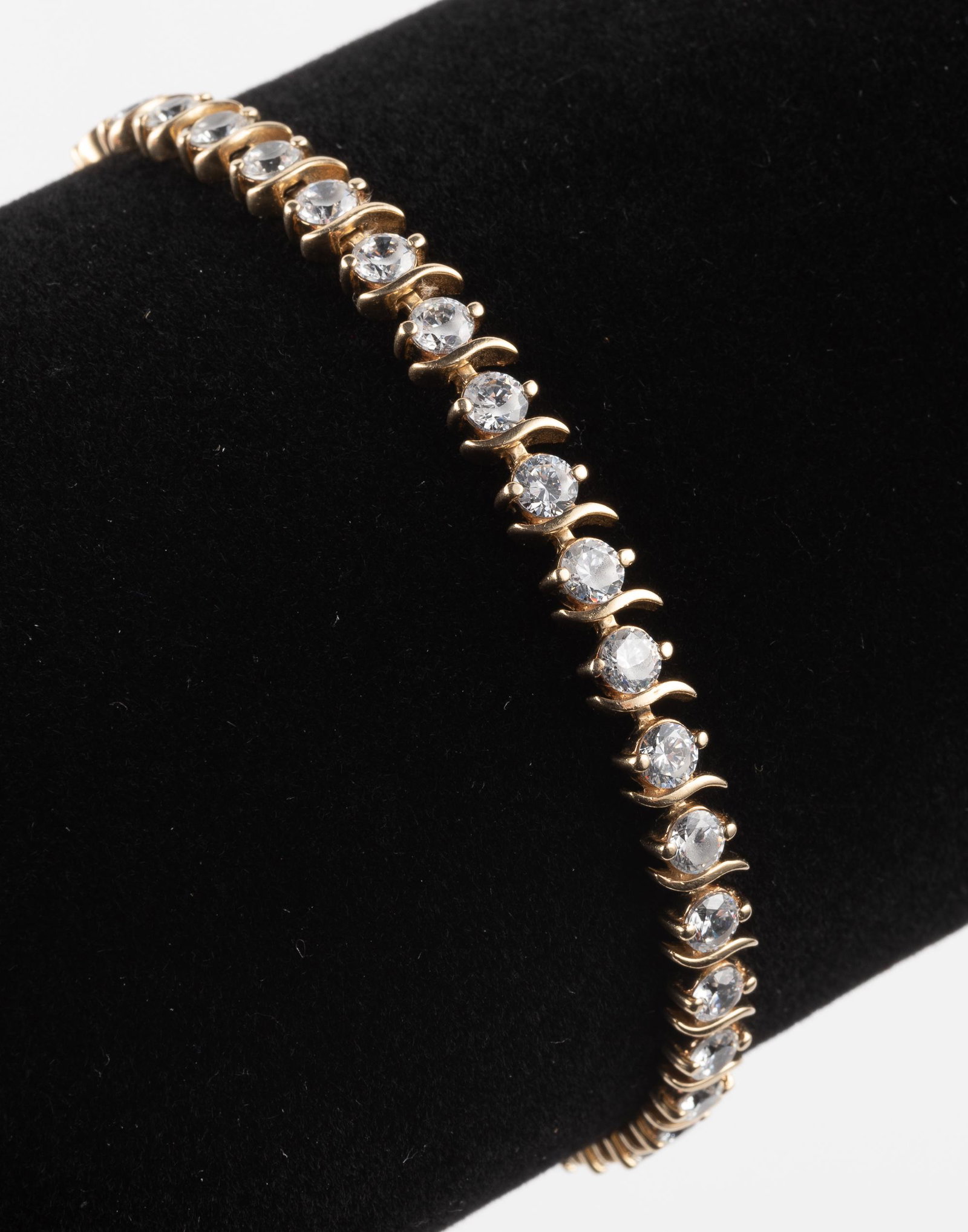 14K CZ Tennis Bracelet: 8" IMPORTANT: Before bidding, please read the terms and conditions. When you registered for the auction you agreed to these terms and will be required to comply with them.