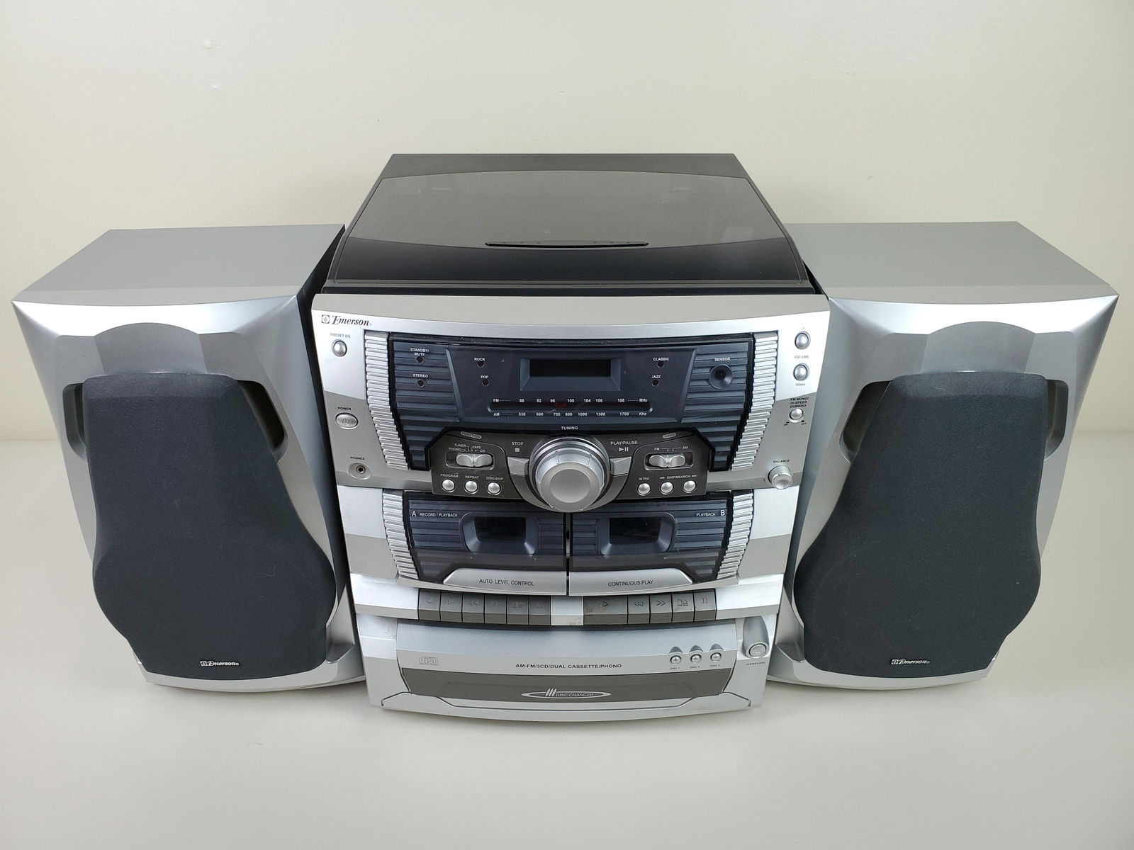 Emerson Stereo With 3 Disc Changer (1 of 2)