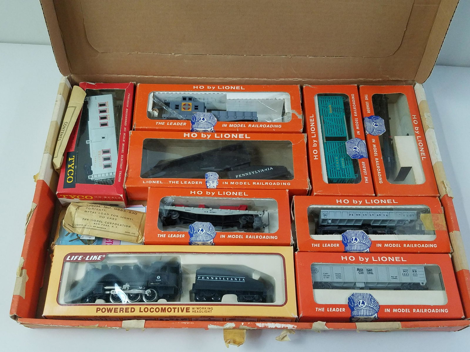 9 Trains incl Lionel and Tyco (1 of 5)