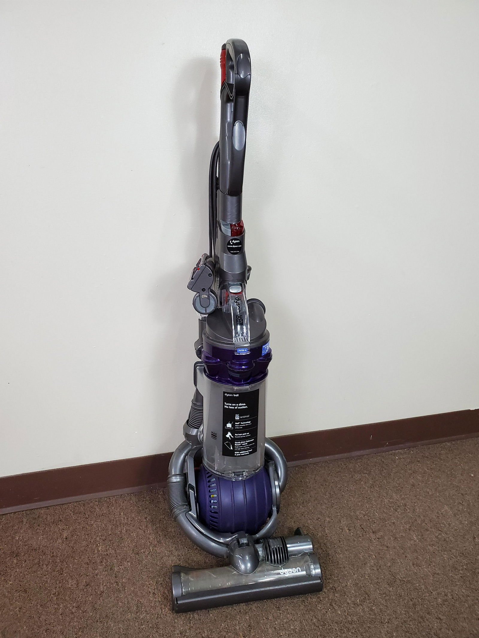 Dyson Ball DC25 Vacuum (1 of 4)