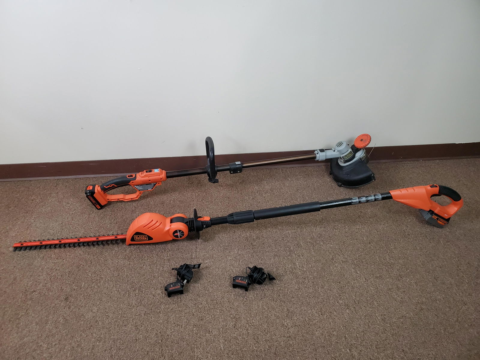 Black & Decker Hedge Trimmer & Weed Wacker (1 of 5)