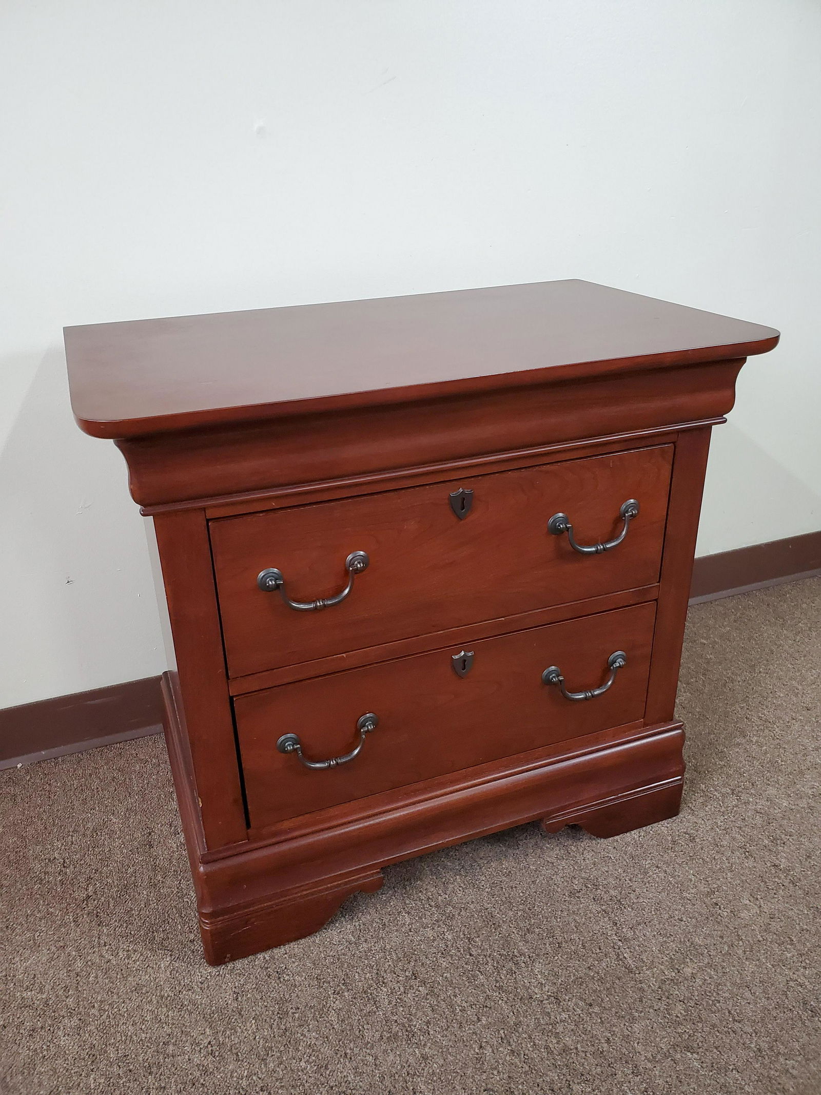 Broyhill Night Stand (1 of 3)