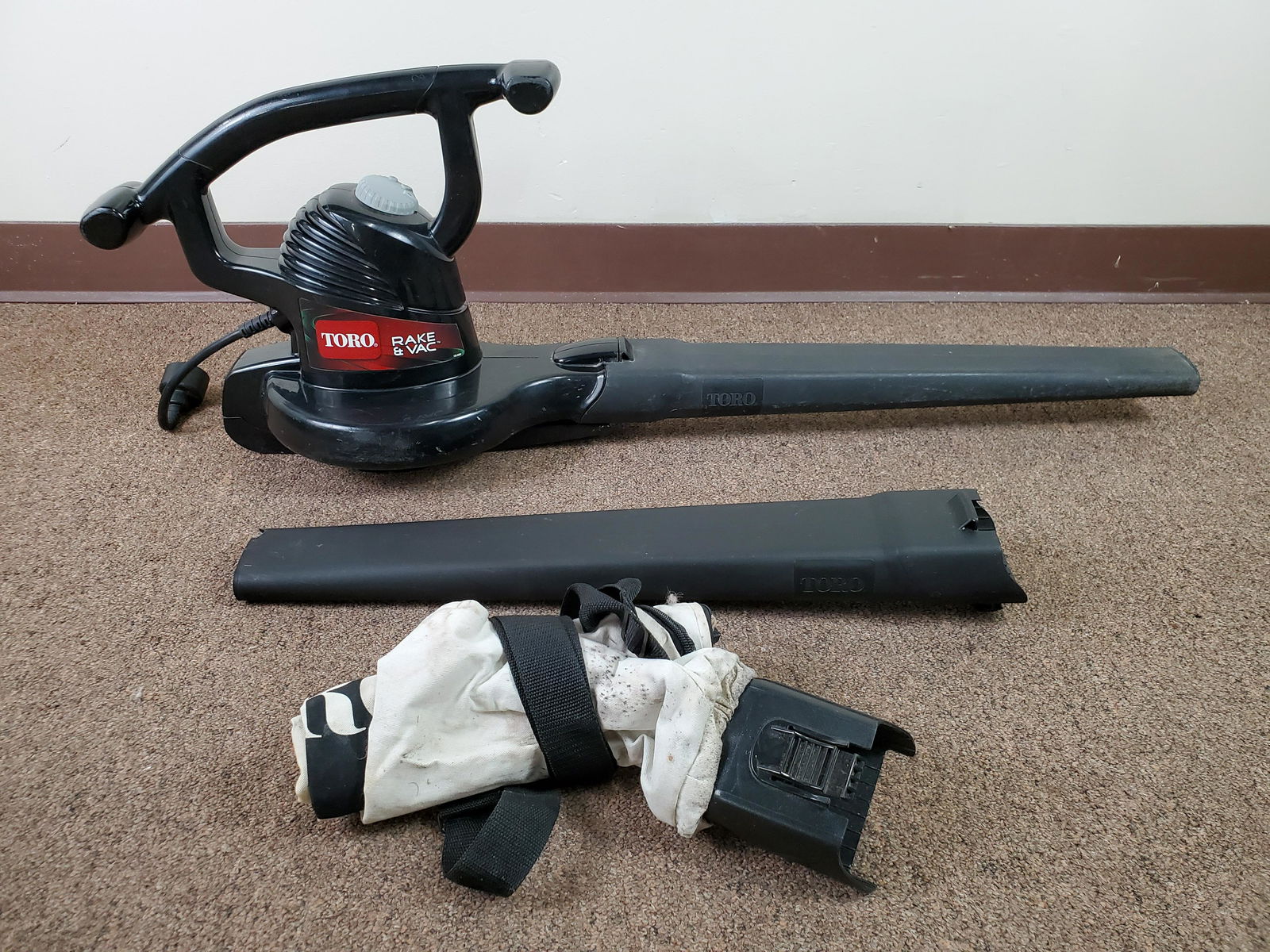 Toro Rake & Vac (1 of 2)