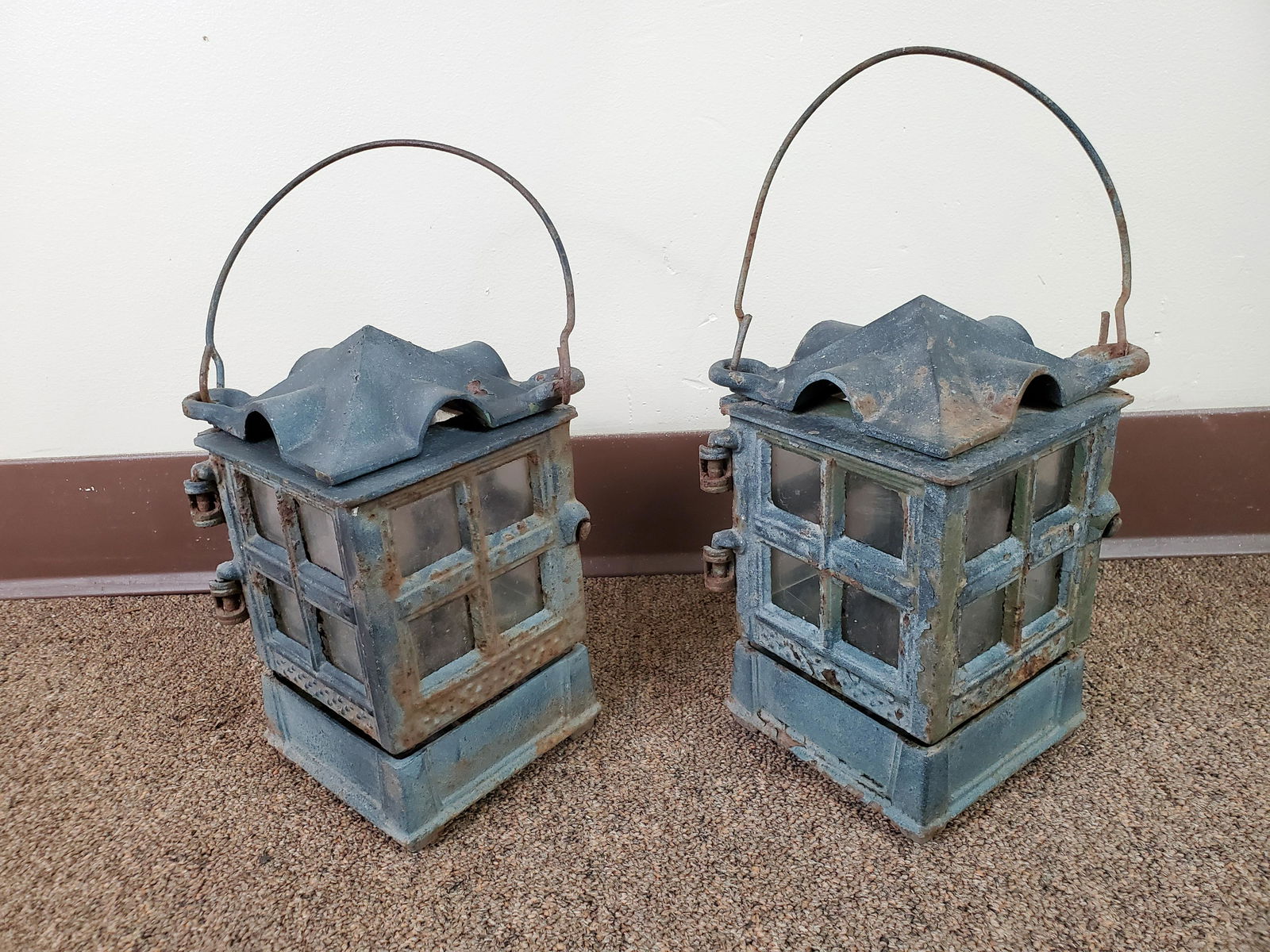 2 Cast Iron Pagoda Lanterns (1 of 3)