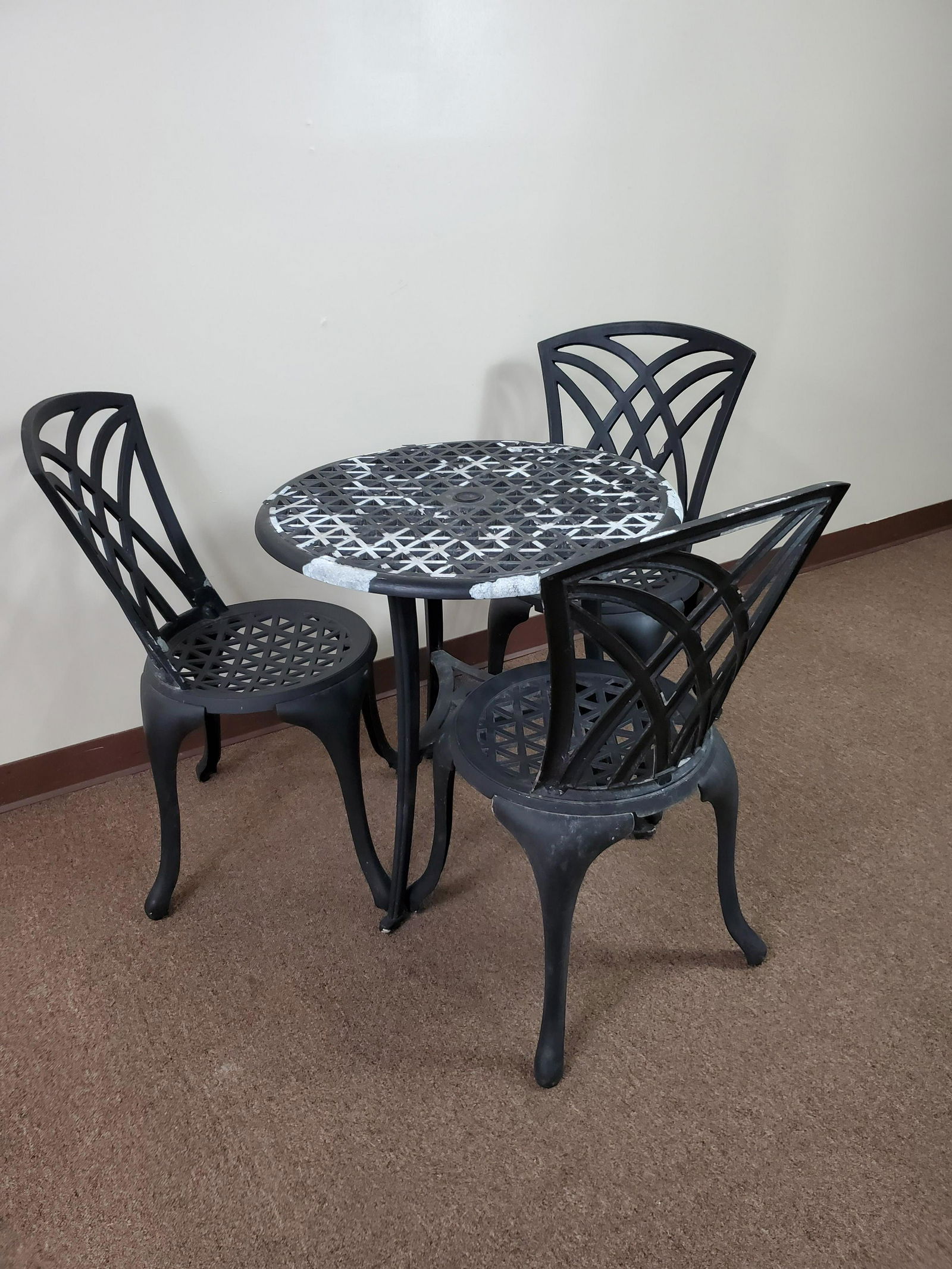 Cast Aluminum Patio Table With 3 Chairs (1 of 5)
