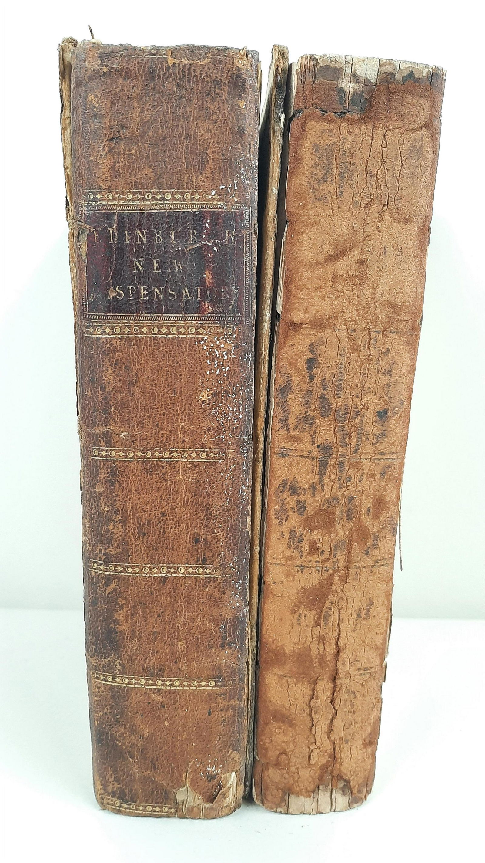 2 Medical Books: Includes Elements of Surgery by John Syng Dorset (1831) and The Edinburgh New Dispensatory (1788). Both with binding losses, one missing front and rear cover. IMPORTANT: Before bidding, please read th