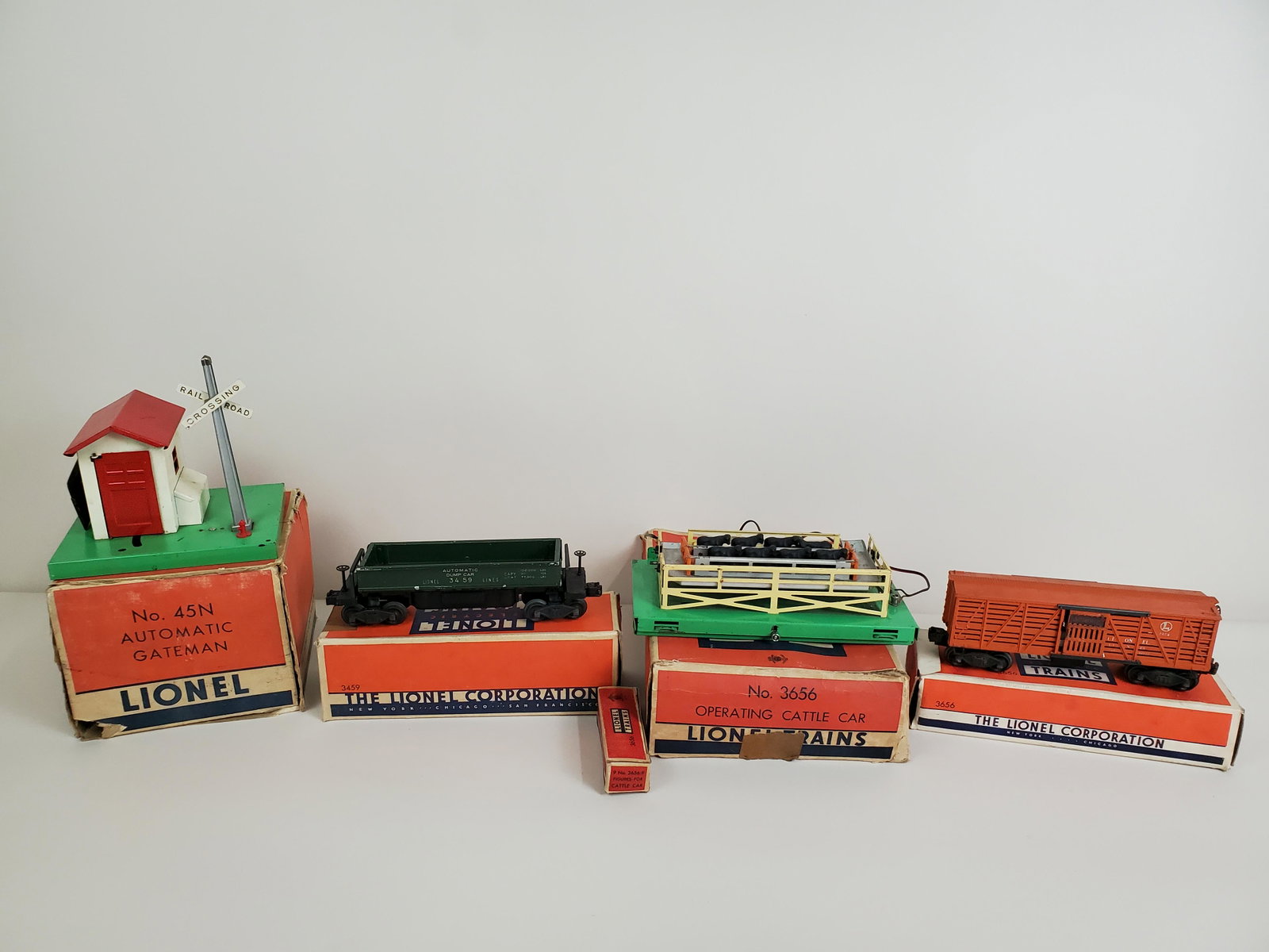 2 Lionel Operating Cars & Gateman In OBs: 3656 cattle care, 3659 dump car, 459 gateman. Boxes with losses and tape. IMPORTANT: Before bidding, please read the terms and conditions. When you registered for the auction you agreed to these terms
