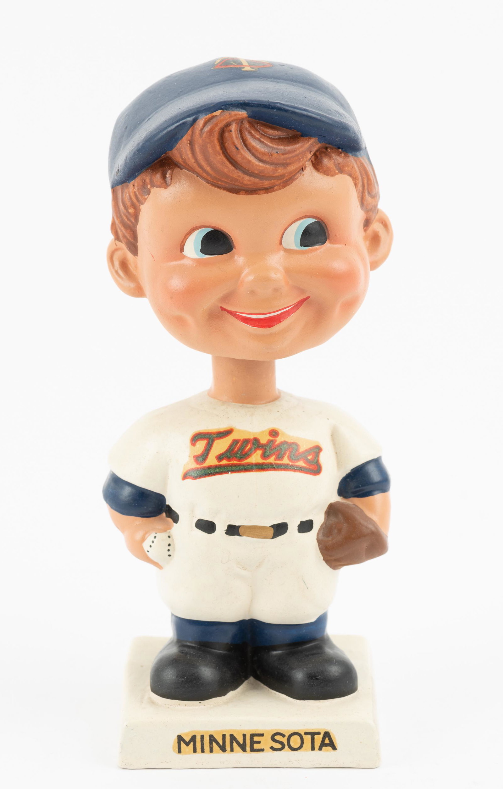 Vintage Minnesota Twins Bobblehead: DESCRIPTION: Rare white base. IMPORTANT: Before bidding, please read the terms and conditions. When you registered for the auction you agreed to these terms and will be required to comply with them.