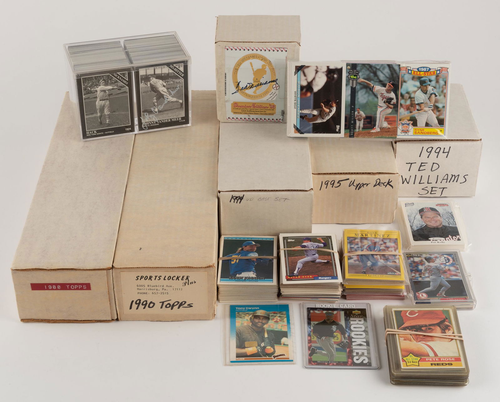 Large Group of Baseball Cards (1 of 11)