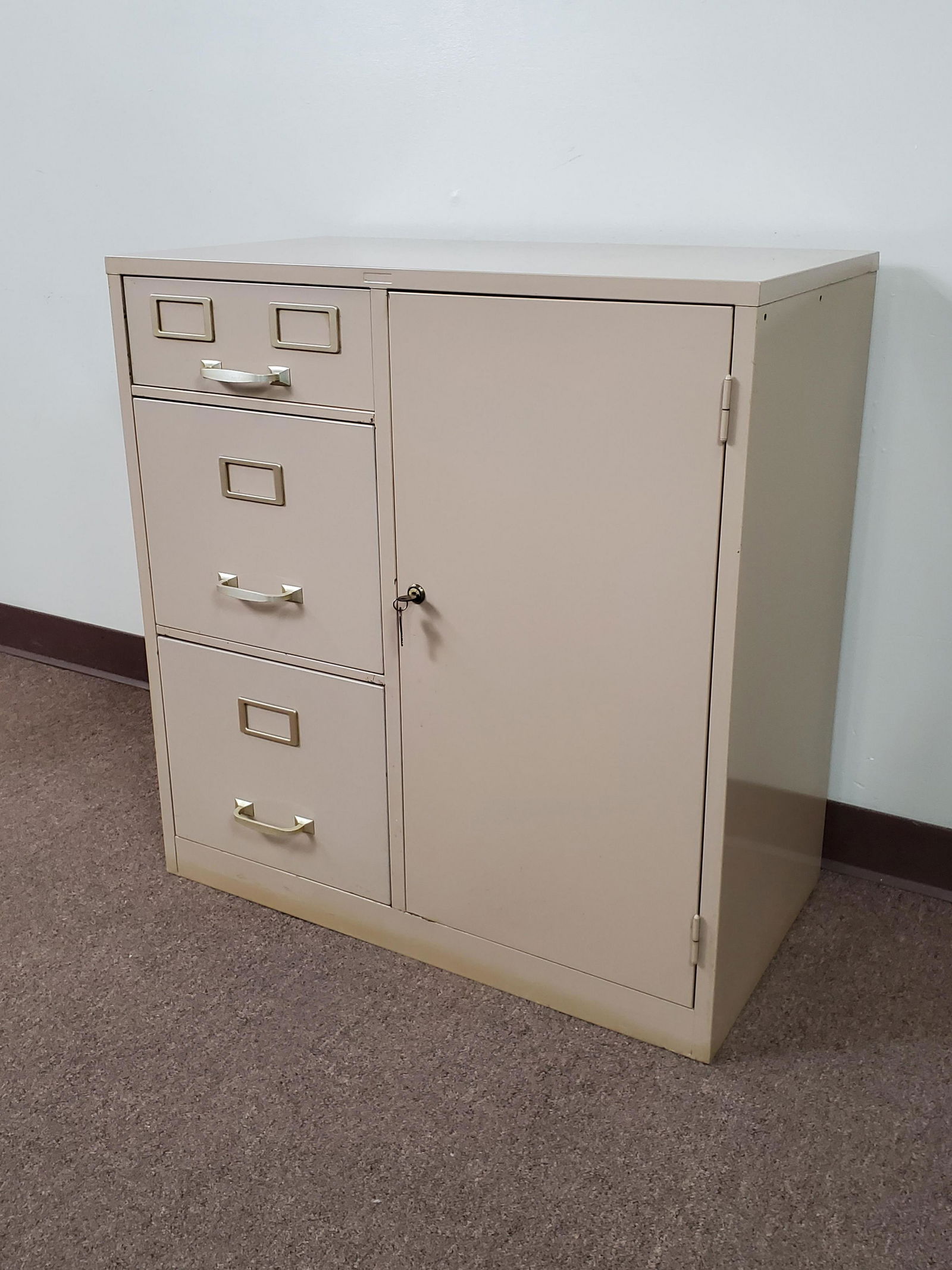 Metal Filing Cabinet With Key (1 of 3)