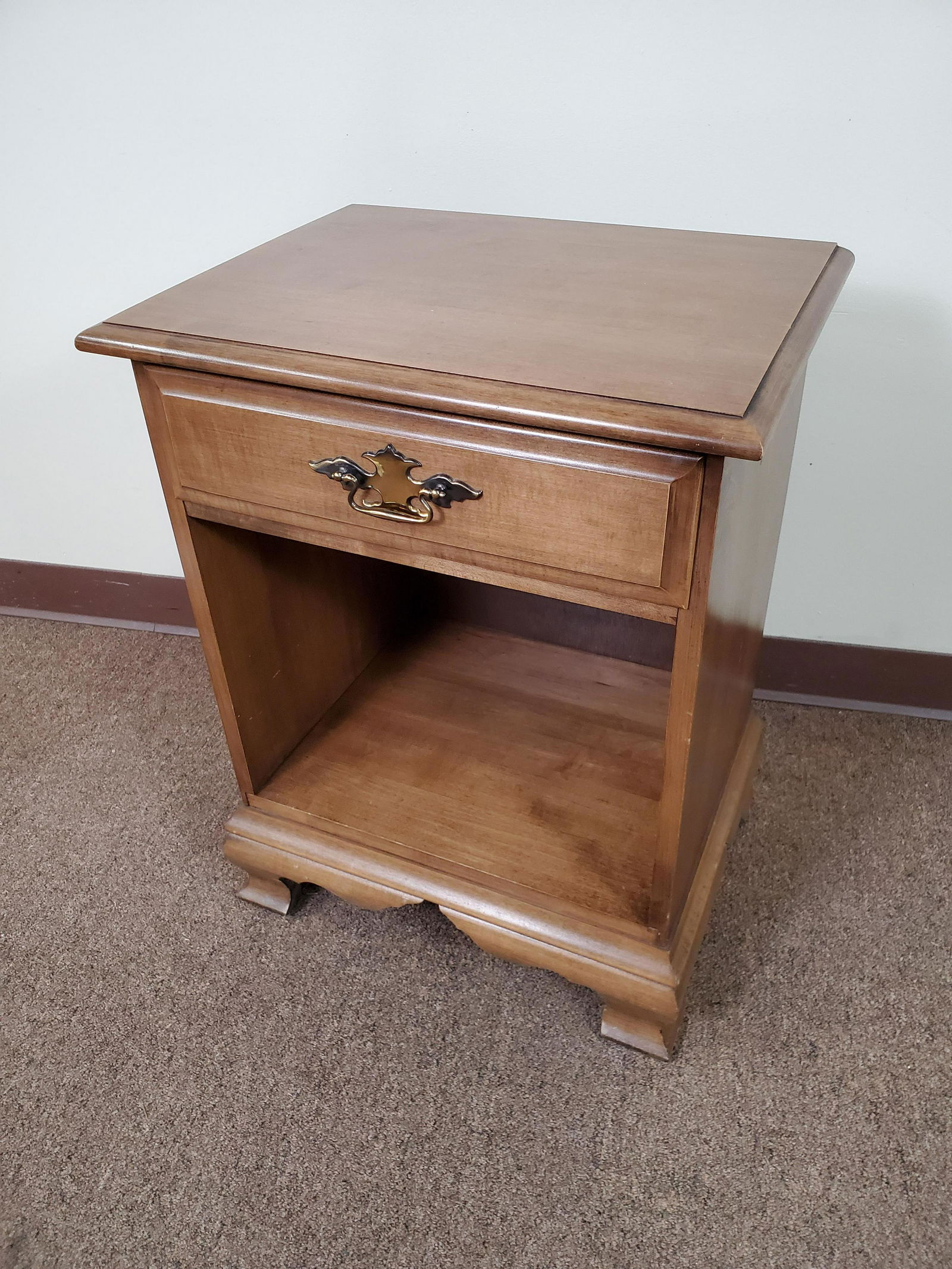 Single Drawer Night Stand (1 of 3)