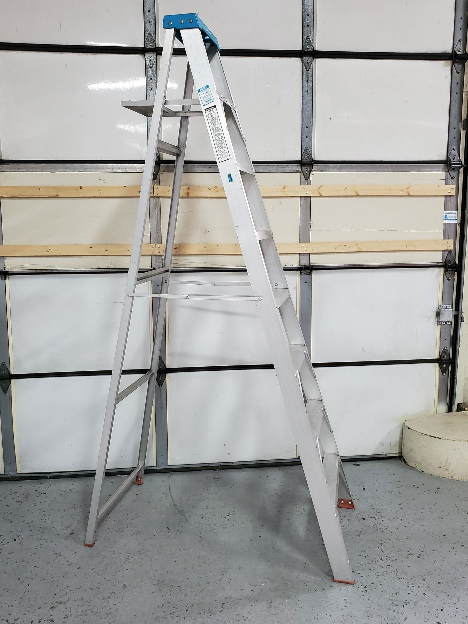 White Metal 8ft Folding Ladder (1 of 4)