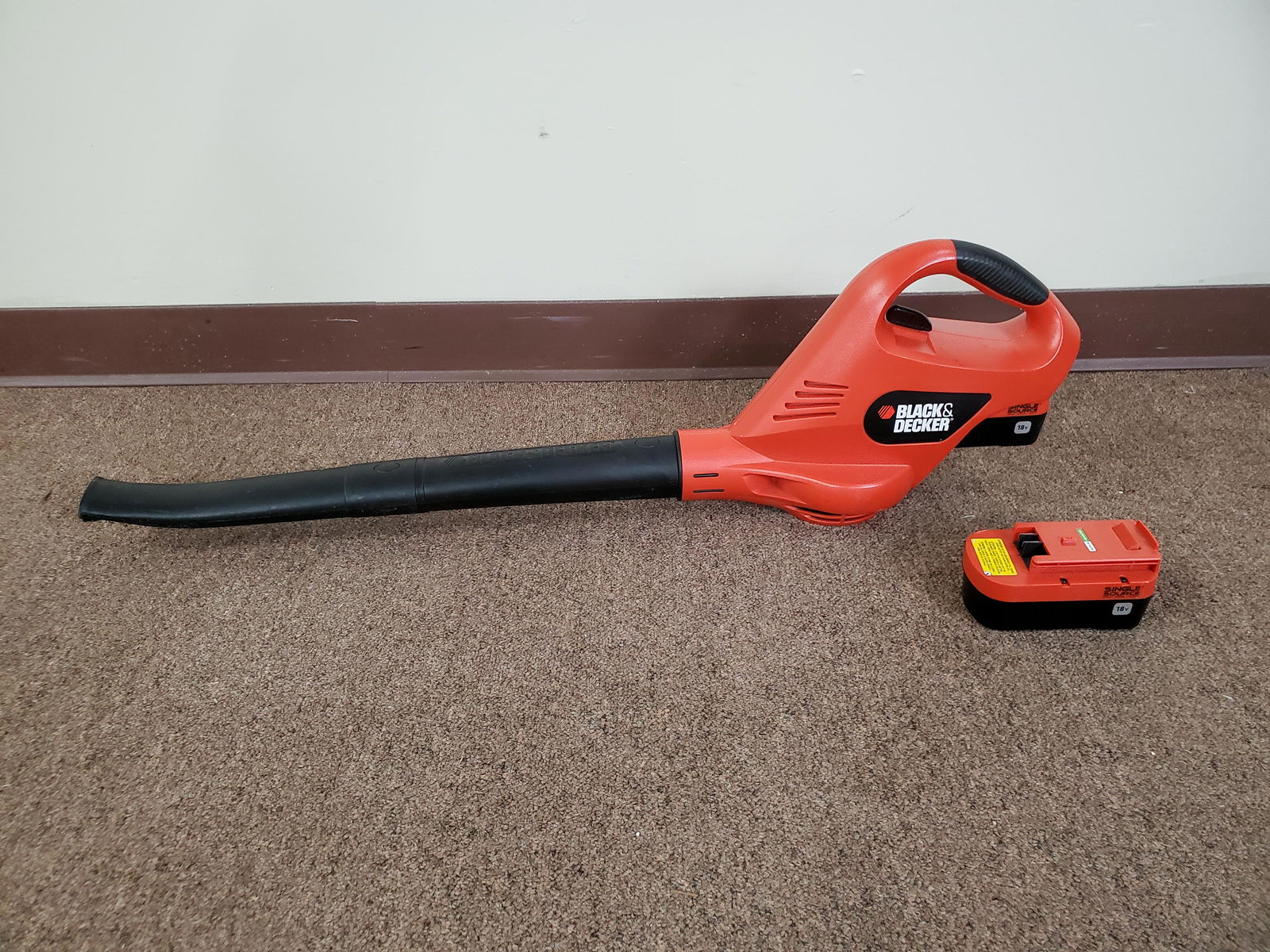 Black & Decker 18V Blower (1 of 2)