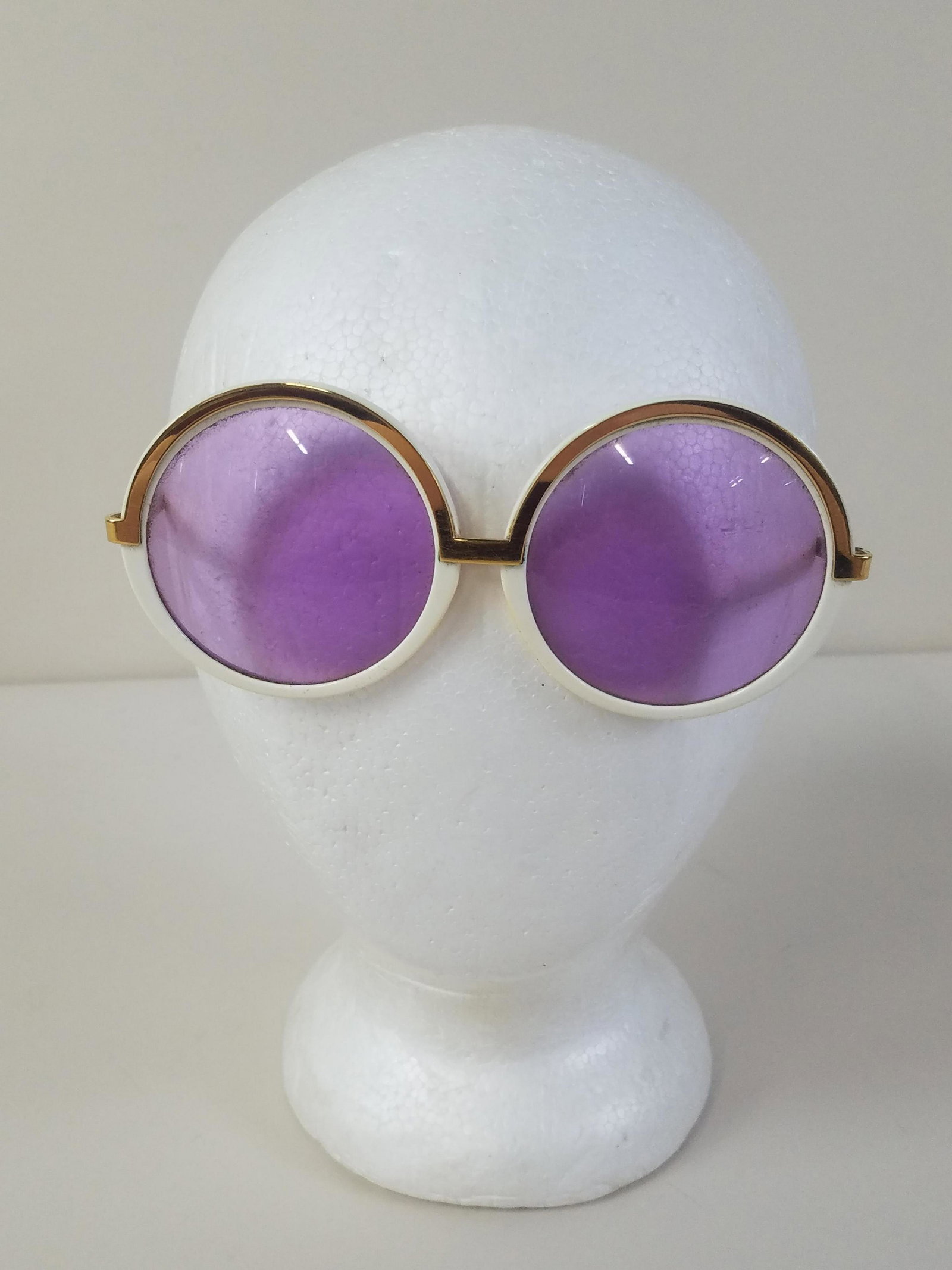 Bausch and Lomb "Gibby" Retro Sunglasses: Purple lenses. IMPORTANT: Before bidding, please read the terms and conditions. When you registered for the auction you agreed to these terms and will be required to comply with them.