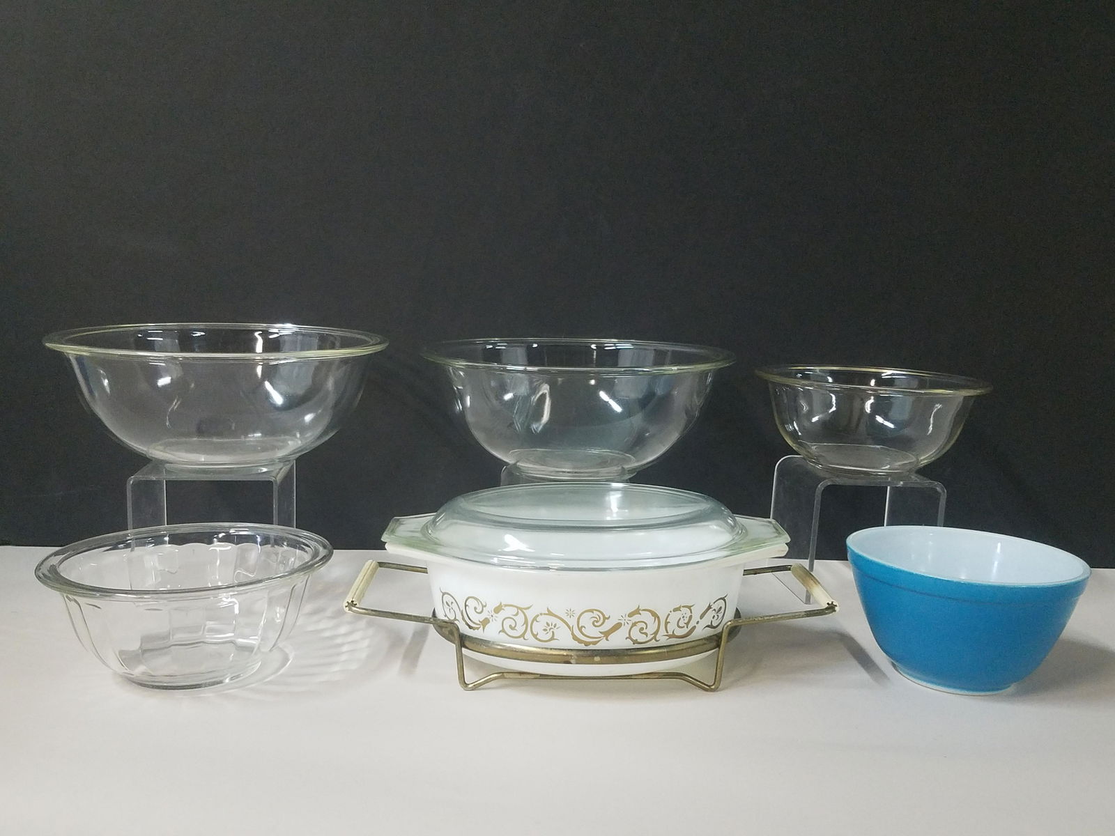 6 Pcs Pyrex incl Nesting Bowls and Baking Dish (1 of 4)