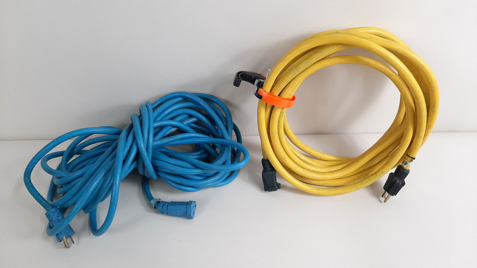 2 Extension Cords (1 of 3)