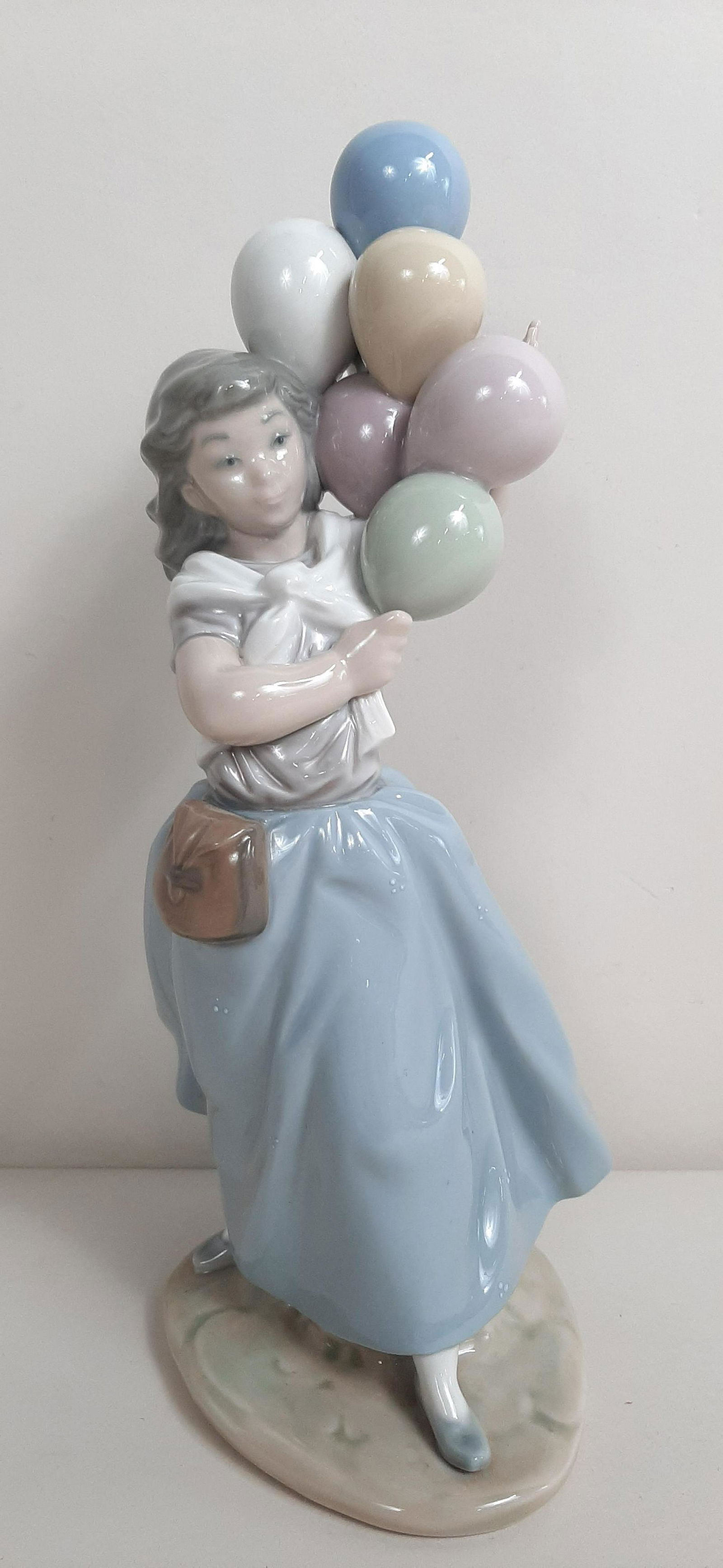 Lladro Balloon Seller Figurine (1 of 5)