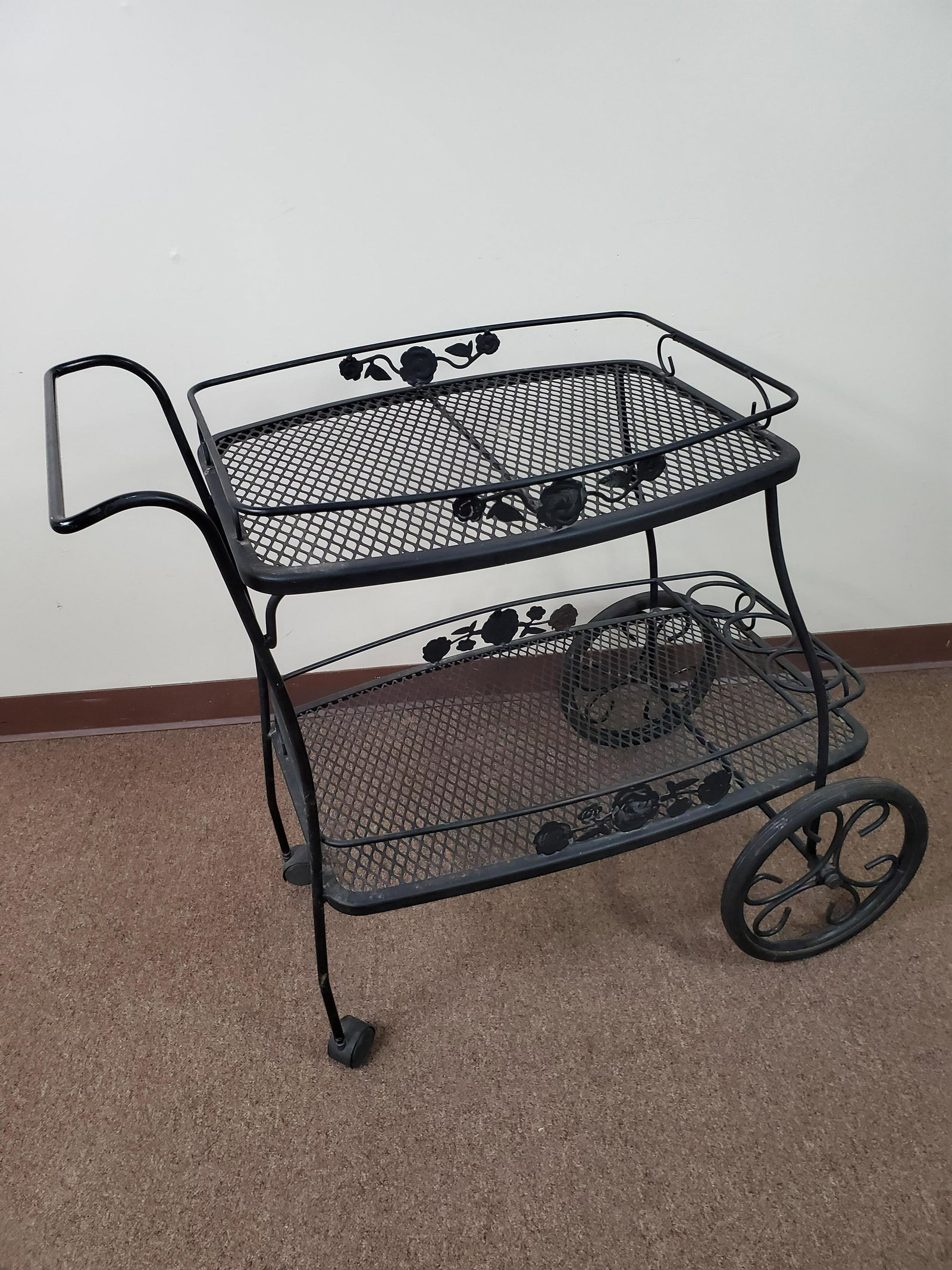 Metal Outdoor Cart: 21 1/2" wide X 35" deep X 32" high. IMPORTANT: Before bidding, please read the terms and conditions. When you registered for the auction you agreed to these terms and will be required to comply with t