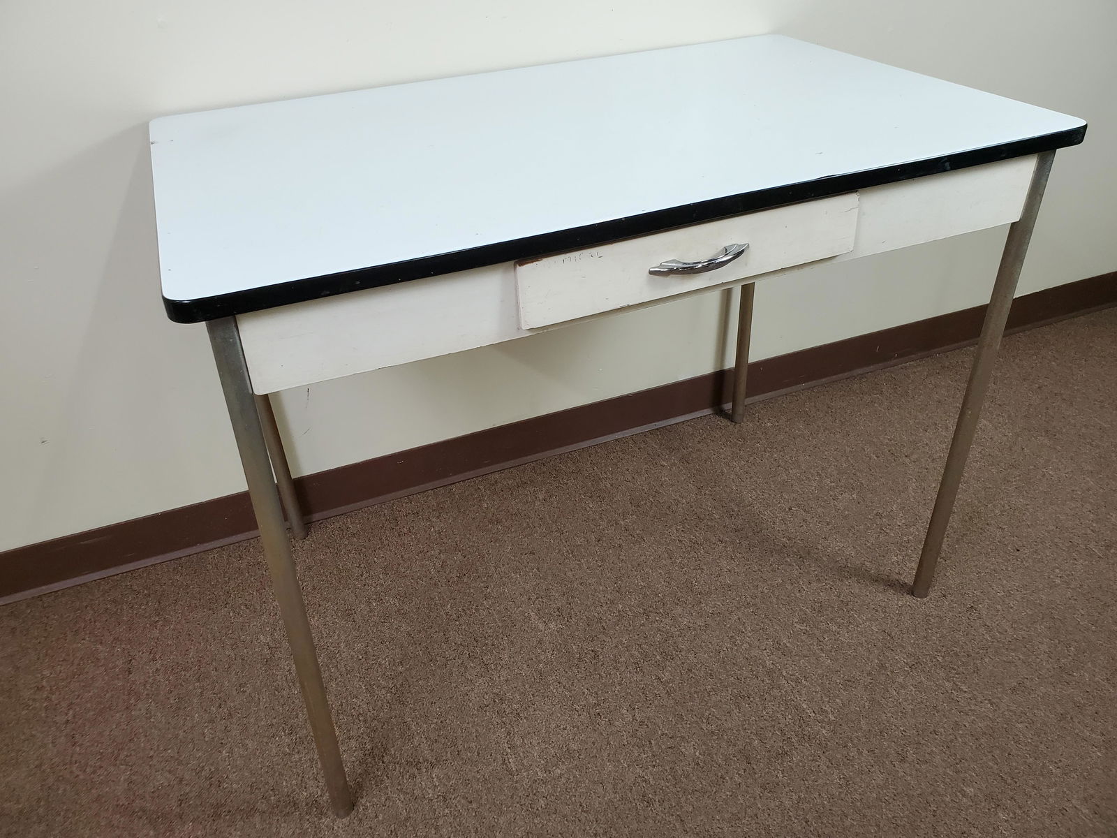 Vintage Enamel Top "Geer" Table (1 of 5)