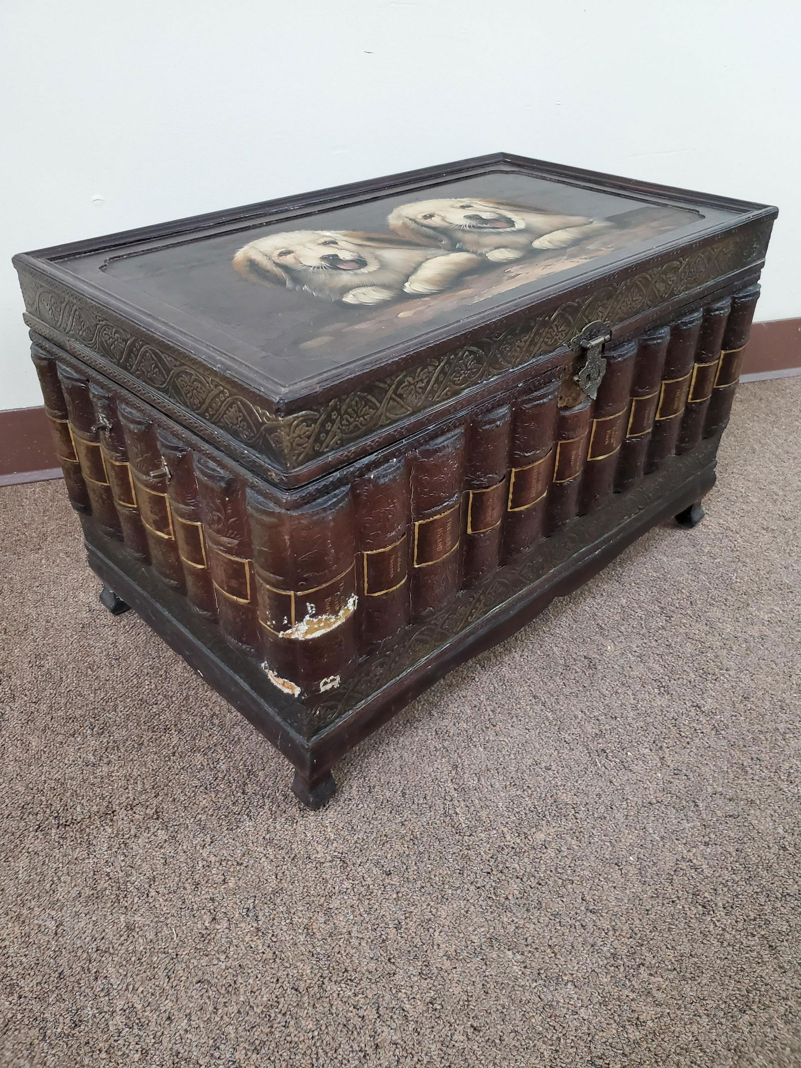 Dog Painted Trunk (1 of 5)