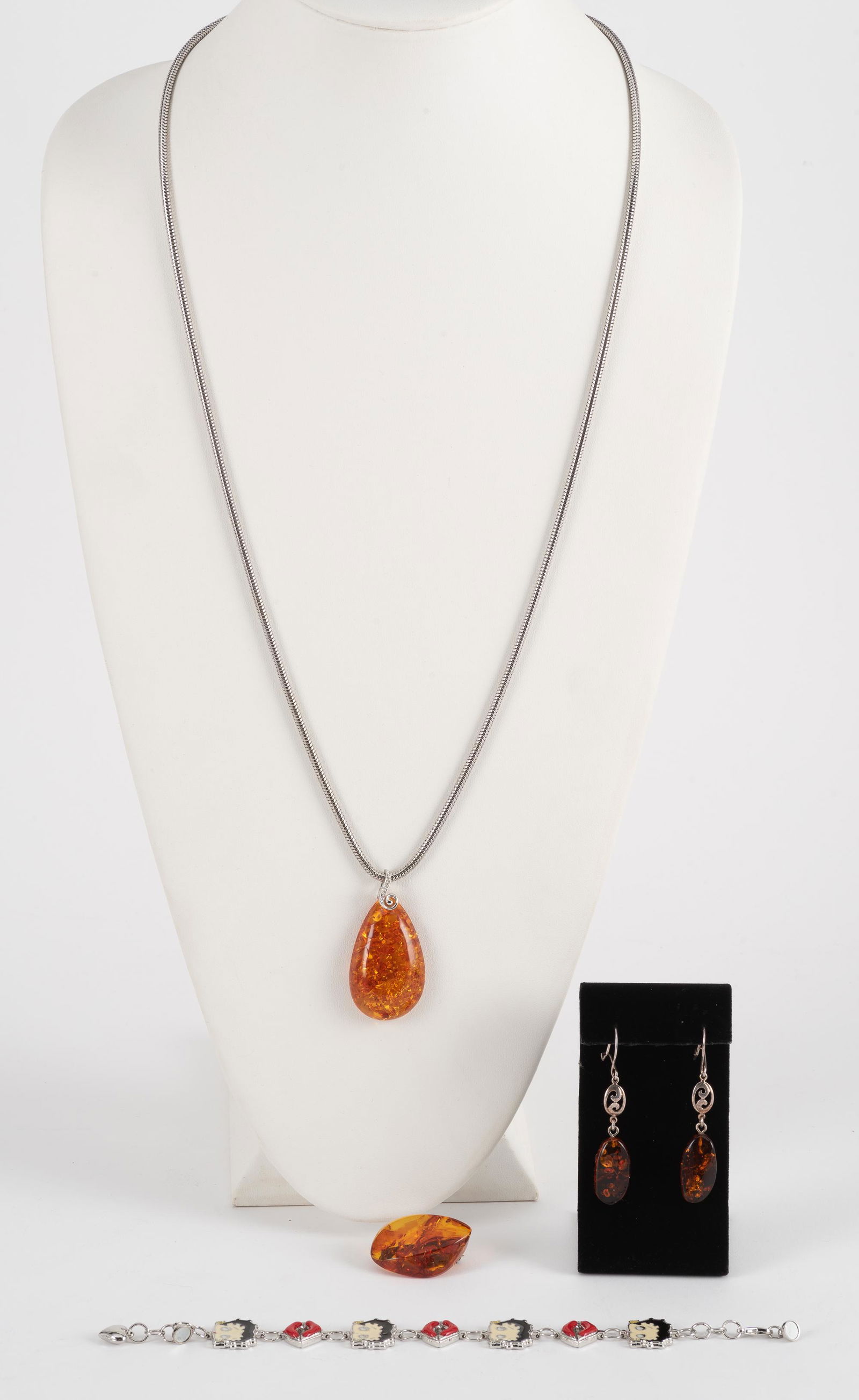 4 pieces Costume Jewelry incl Amber (1 of 10)