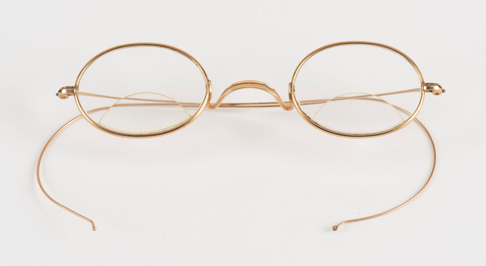 Antique Bifocals in Case: 10K GF wire rimmed bifocals in case marked for Benjamin Marcus, Optometrist, 5530 Chew Street, Germantown, Philadelphia. Spectacles 4-1/4" wide. Case 5-1/4" wide. IMPORTANT: Before bidding, please rea