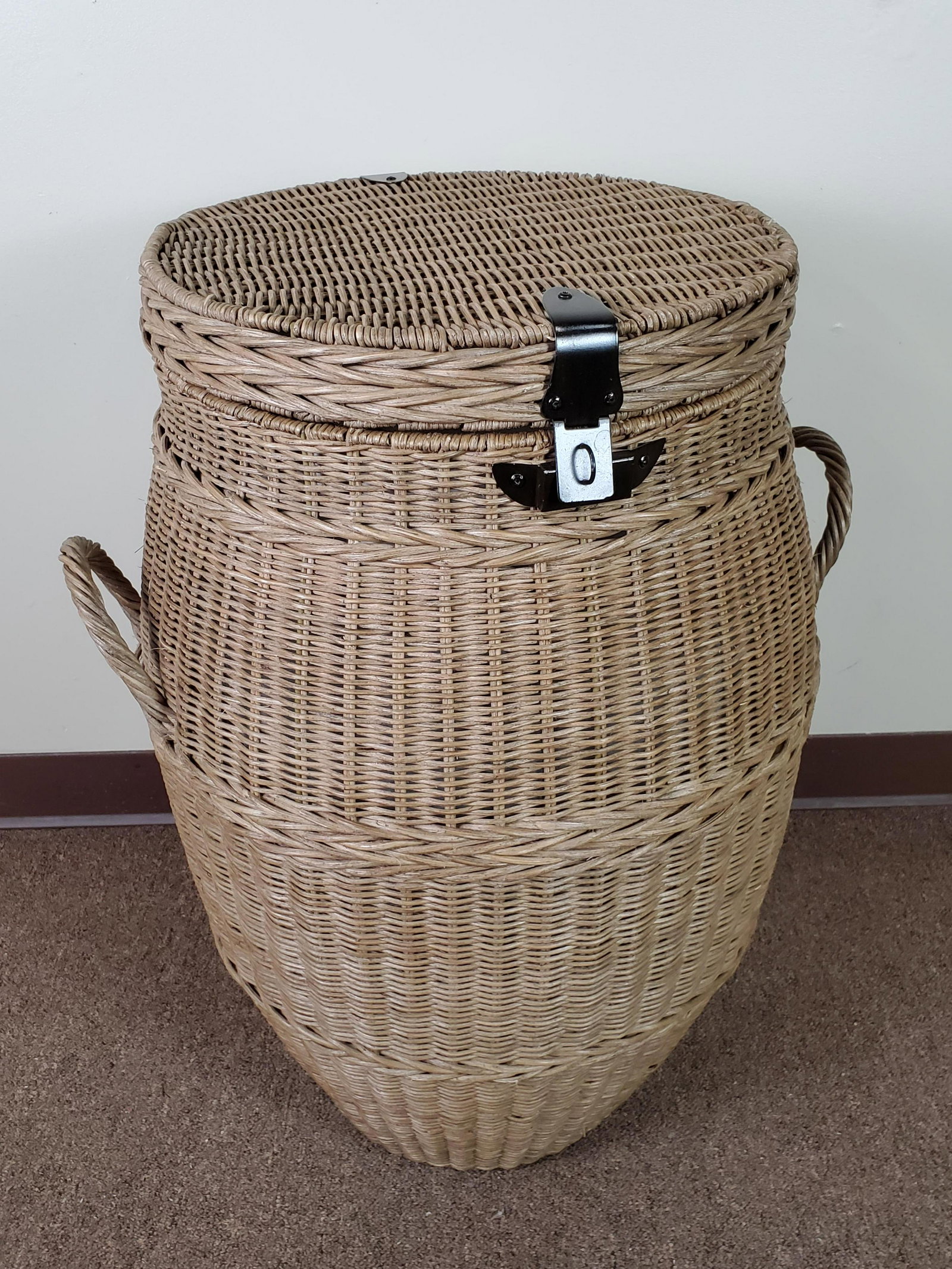 Wicker Laundry Basket (1 of 4)