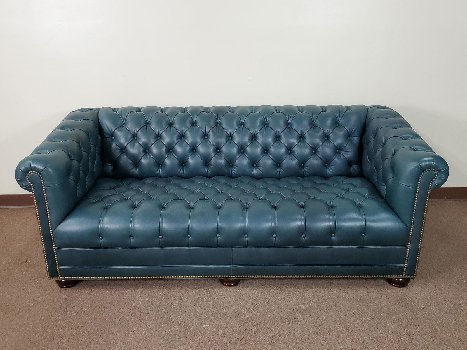 Hancock & Moore Tufted Leather Sofa Mar 06, 2021 Cordier Auctions